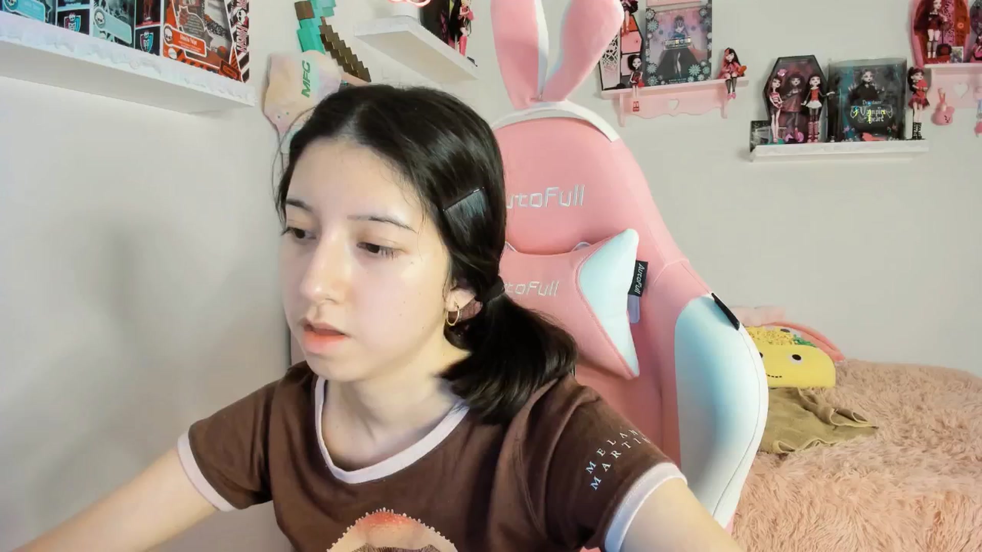 Gallery image thumbnail from Cherrycute666's myfreecams stream on, 01/19/2025, 01:07 image 15 of 20