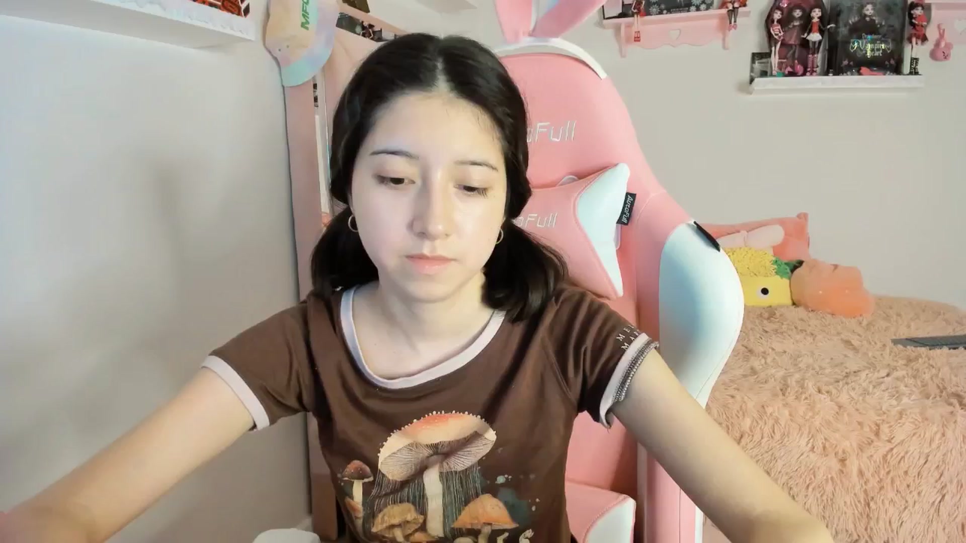 Gallery image thumbnail from Cherrycute666's myfreecams stream on, 01/19/2025, 03:41 image 7 of 20