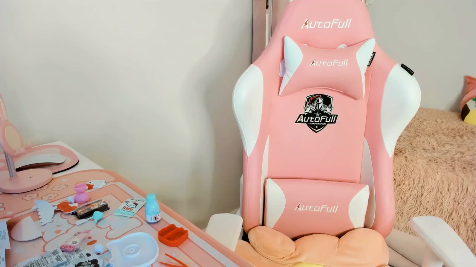 Gallery image thumbnail from Cherrycute666's myfreecams stream on, 01/19/2025, 03:41 image 14 of 20