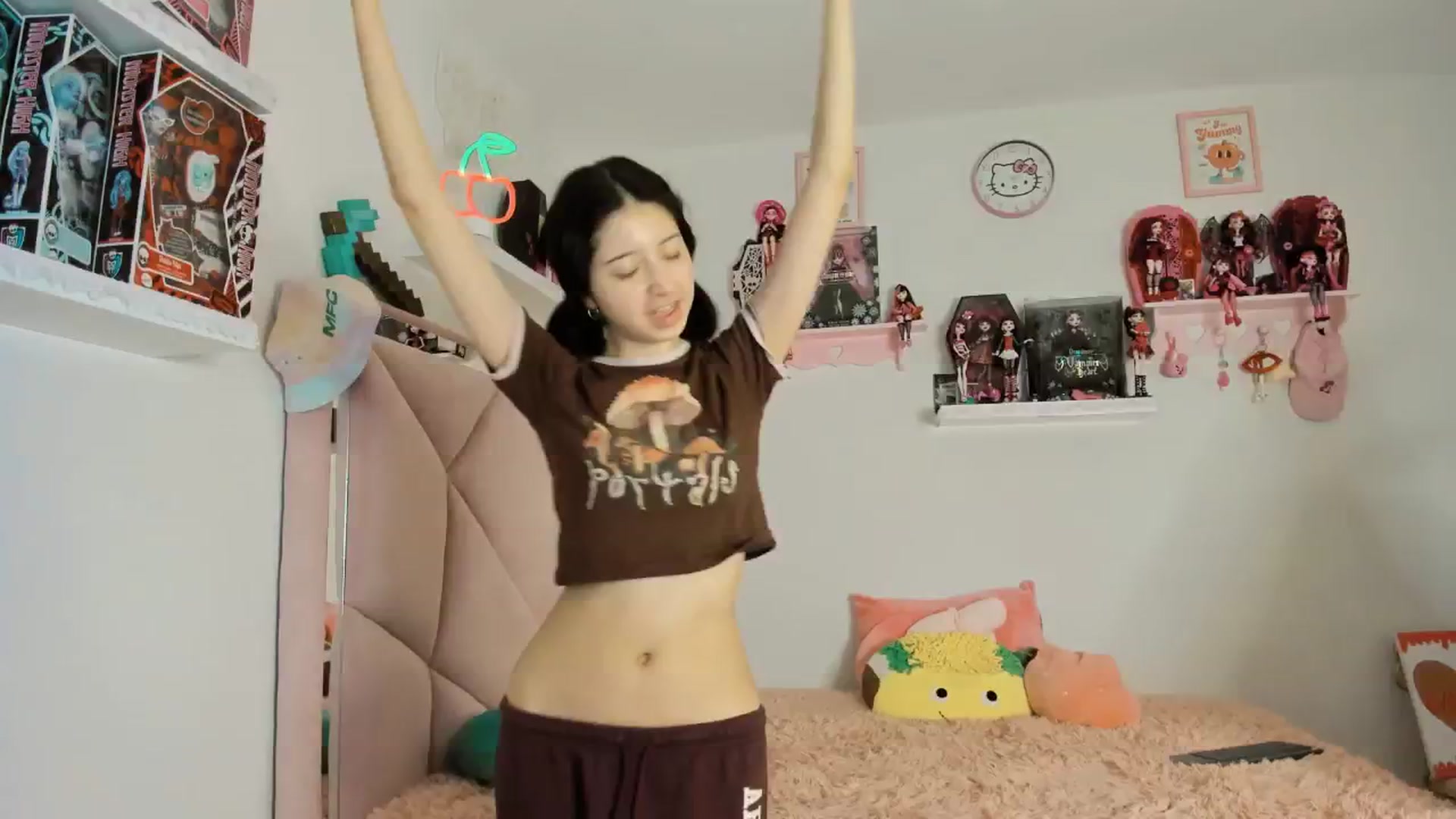 Gallery image thumbnail from Cherrycute666's myfreecams stream on, 01/19/2025, 03:41 image 9 of 20