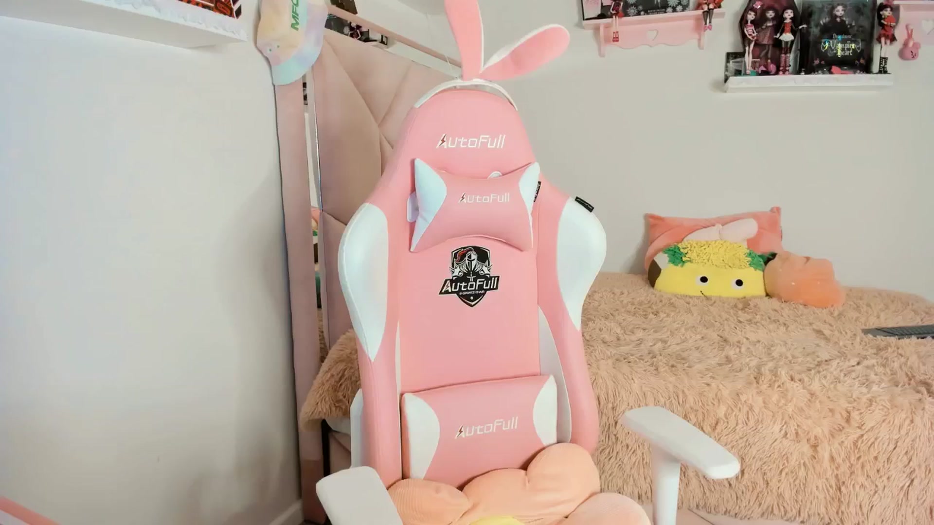 Gallery image thumbnail from Cherrycute666's myfreecams stream on, 01/19/2025, 03:41 image 8 of 20