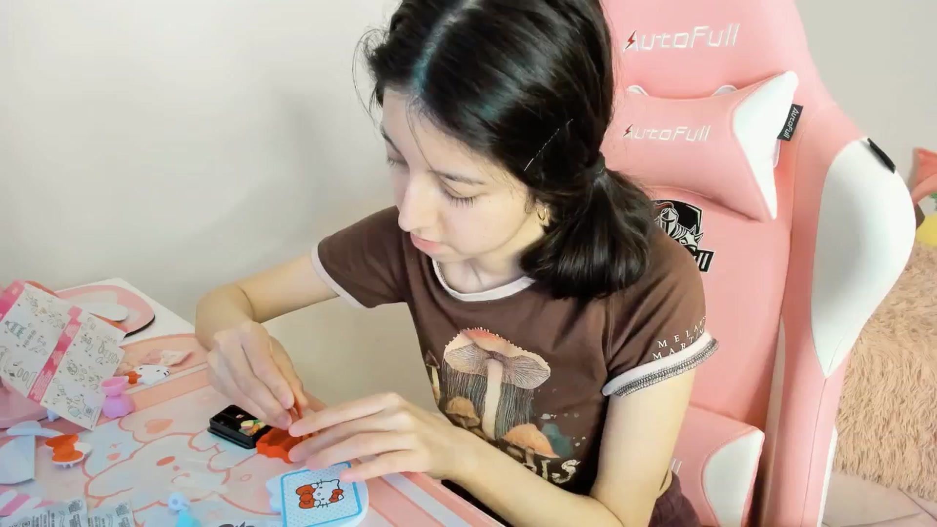 Gallery image thumbnail from Cherrycute666's myfreecams stream on, 01/19/2025, 03:41 image 17 of 20