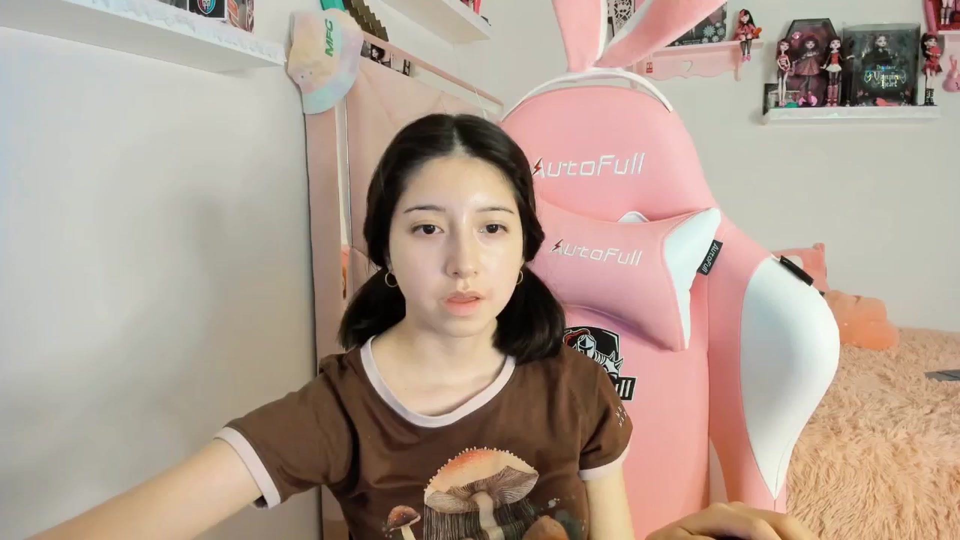 Gallery image thumbnail from Cherrycute666's myfreecams stream on, 01/19/2025, 08:07 image 20 of 20