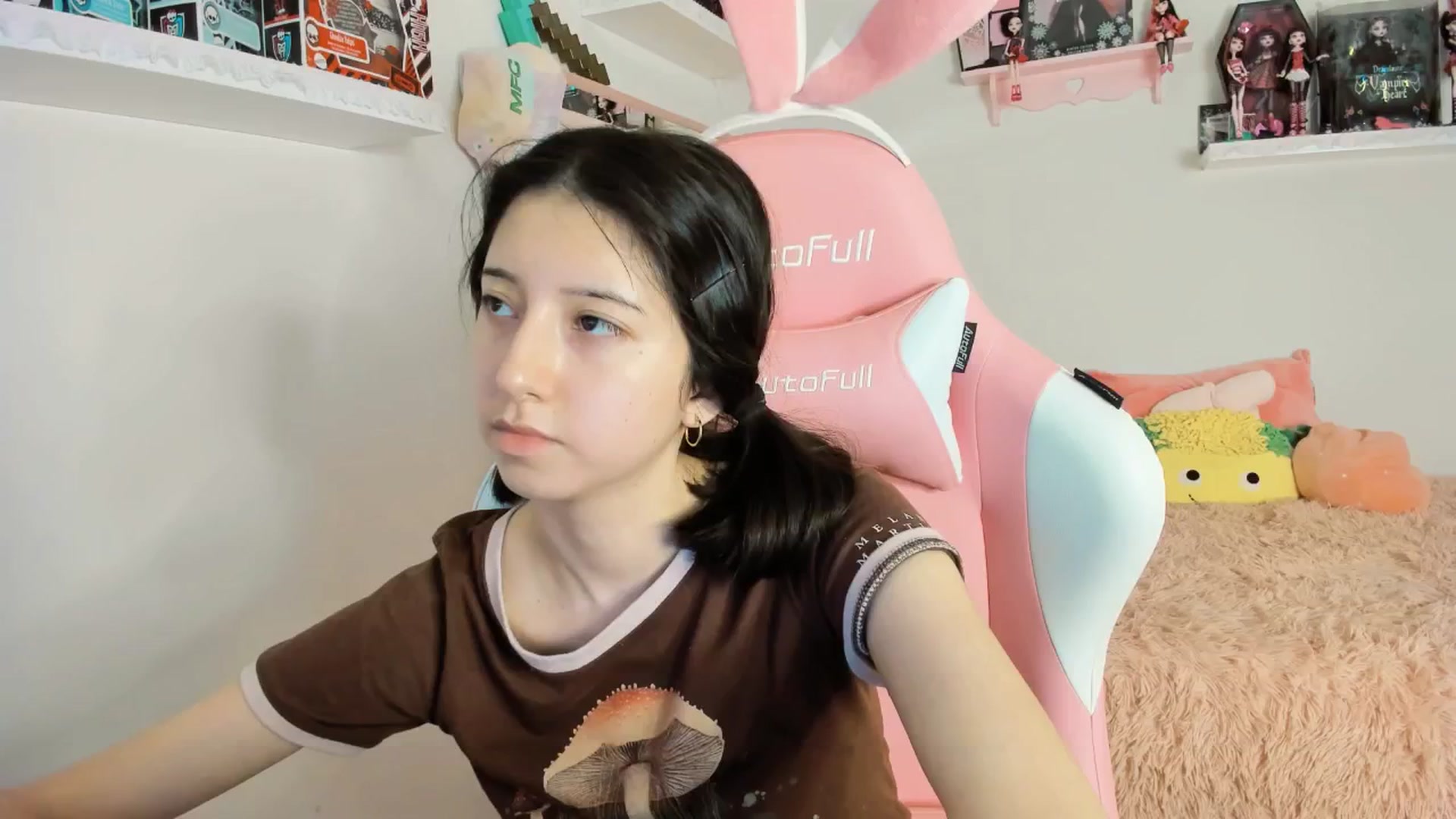 Gallery image thumbnail from Cherrycute666's myfreecams stream on, 01/19/2025, 08:07 image 7 of 20