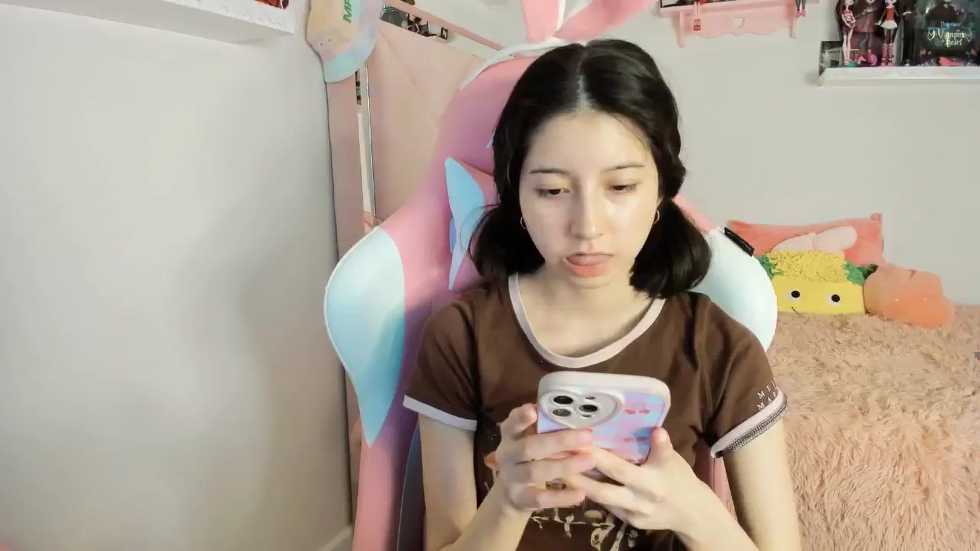 Gallery image thumbnail from Cherrycute666's myfreecams stream on, 01/19/2025, 08:07 image 3 of 20