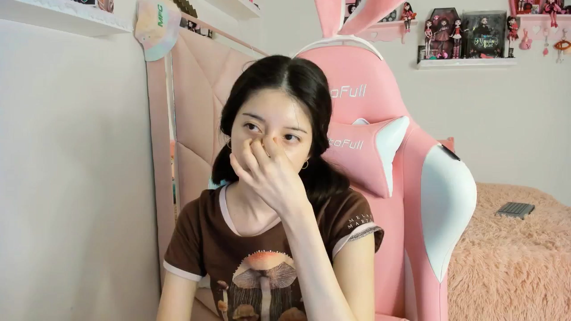 Gallery image thumbnail from Cherrycute666's myfreecams stream on, 01/19/2025, 08:56 image 3 of 20