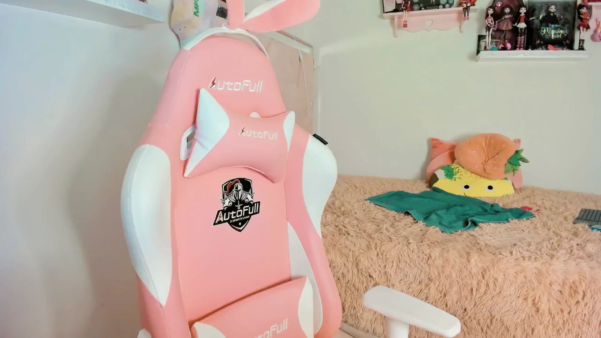 Gallery image thumbnail from Cherrycute666's myfreecams stream on, 01/19/2025, 10:42 image 1 of 20