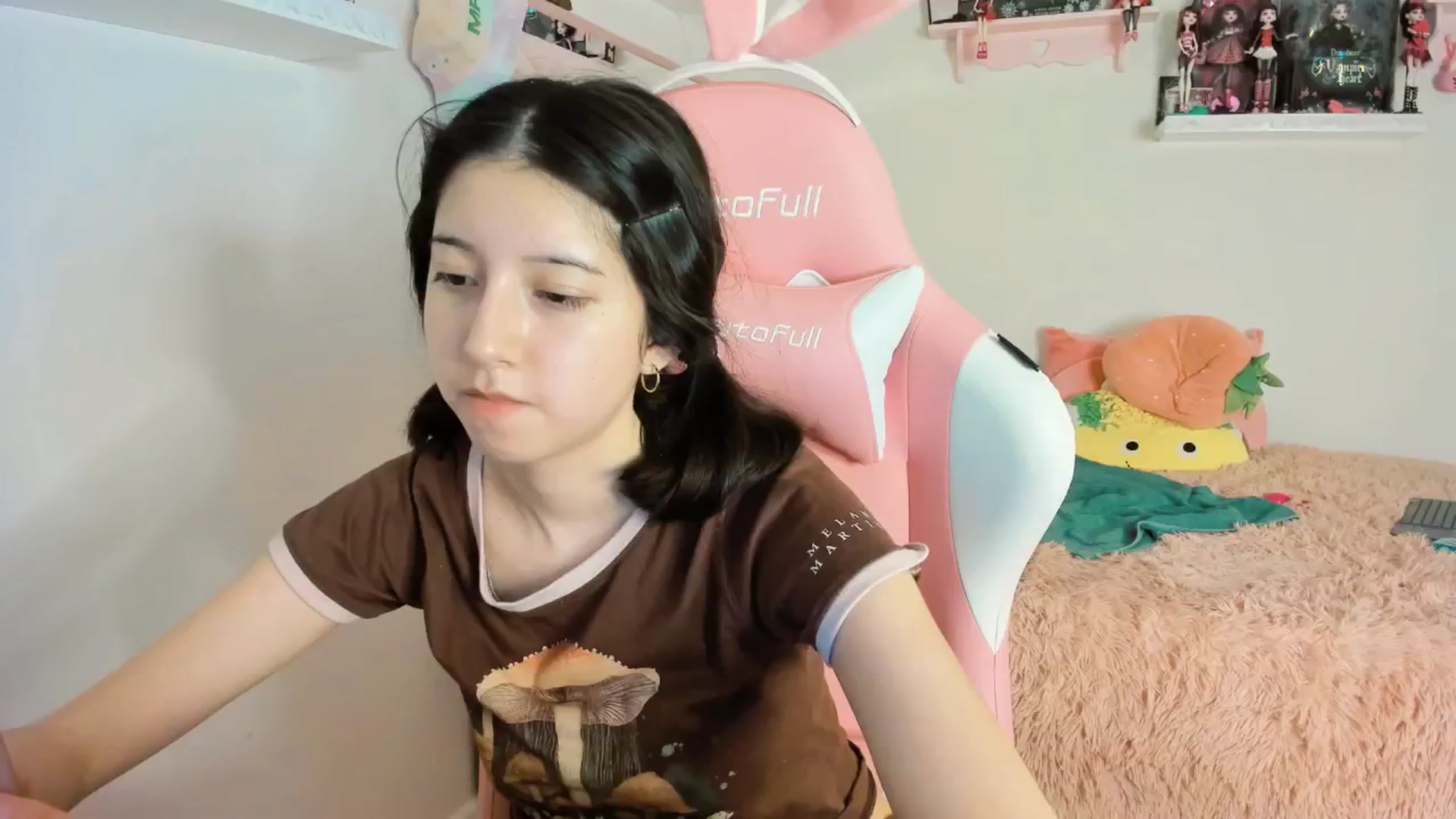 Gallery image thumbnail from Cherrycute666's myfreecams stream on, 01/19/2025, 10:42 image 14 of 20
