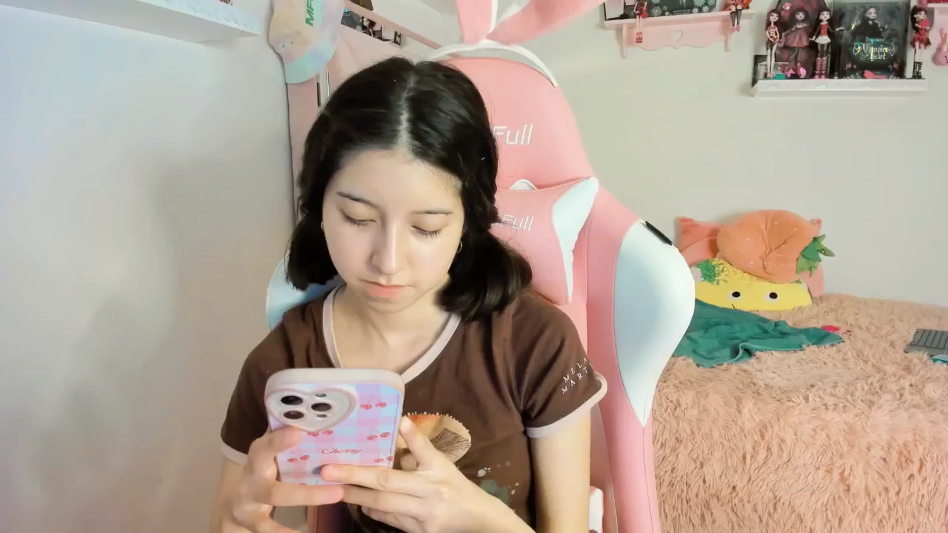 Gallery image thumbnail from Cherrycute666's myfreecams stream on, 01/19/2025, 10:42 image 8 of 20