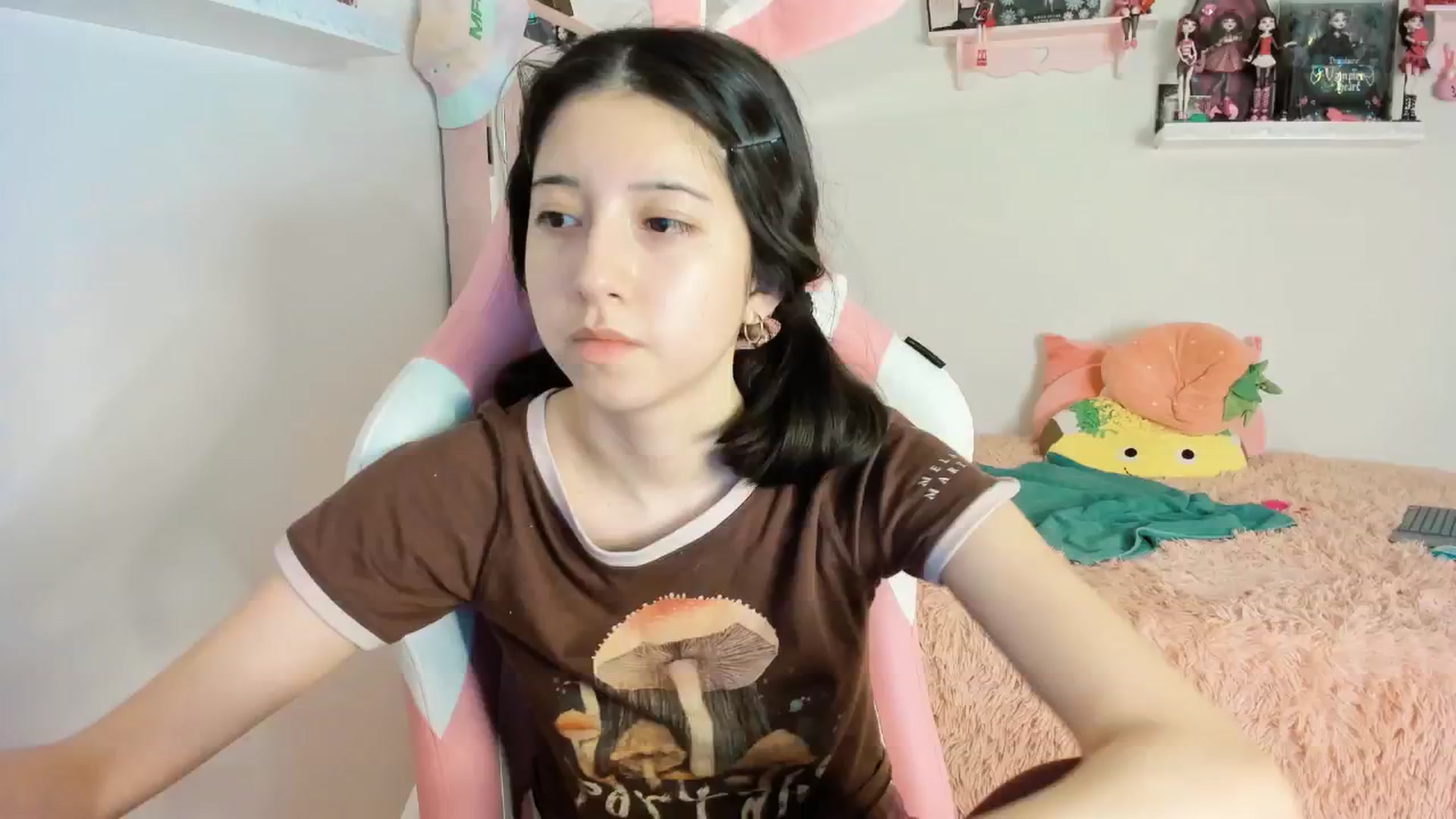 Gallery image thumbnail from Cherrycute666's myfreecams stream on, 01/19/2025, 10:42 image 4 of 20