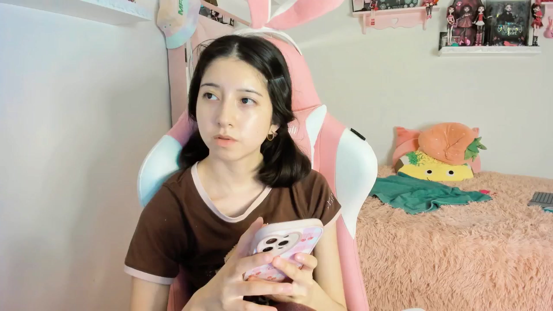 Gallery image thumbnail from Cherrycute666's myfreecams stream on, 01/19/2025, 10:42 image 5 of 20