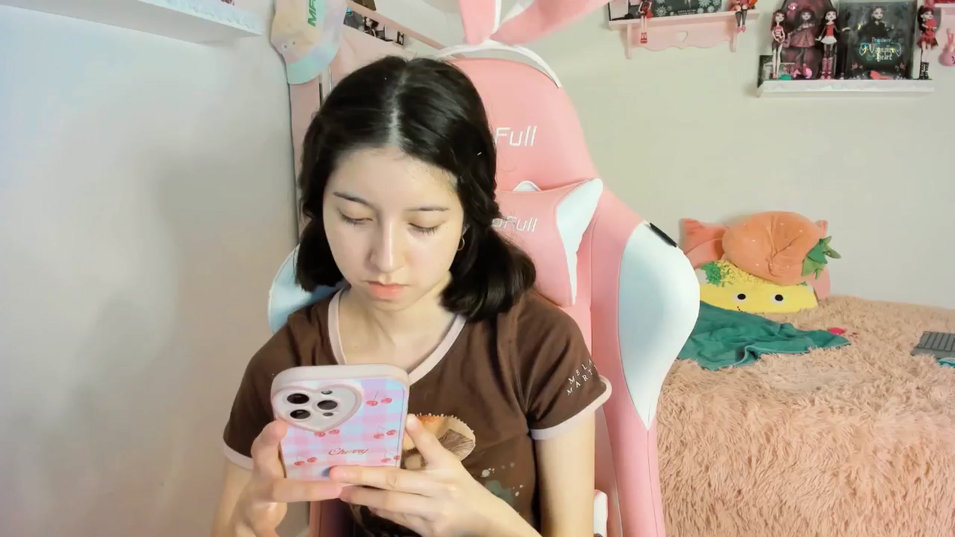 Gallery image thumbnail from Cherrycute666's myfreecams stream on, 01/19/2025, 10:42 image 9 of 20