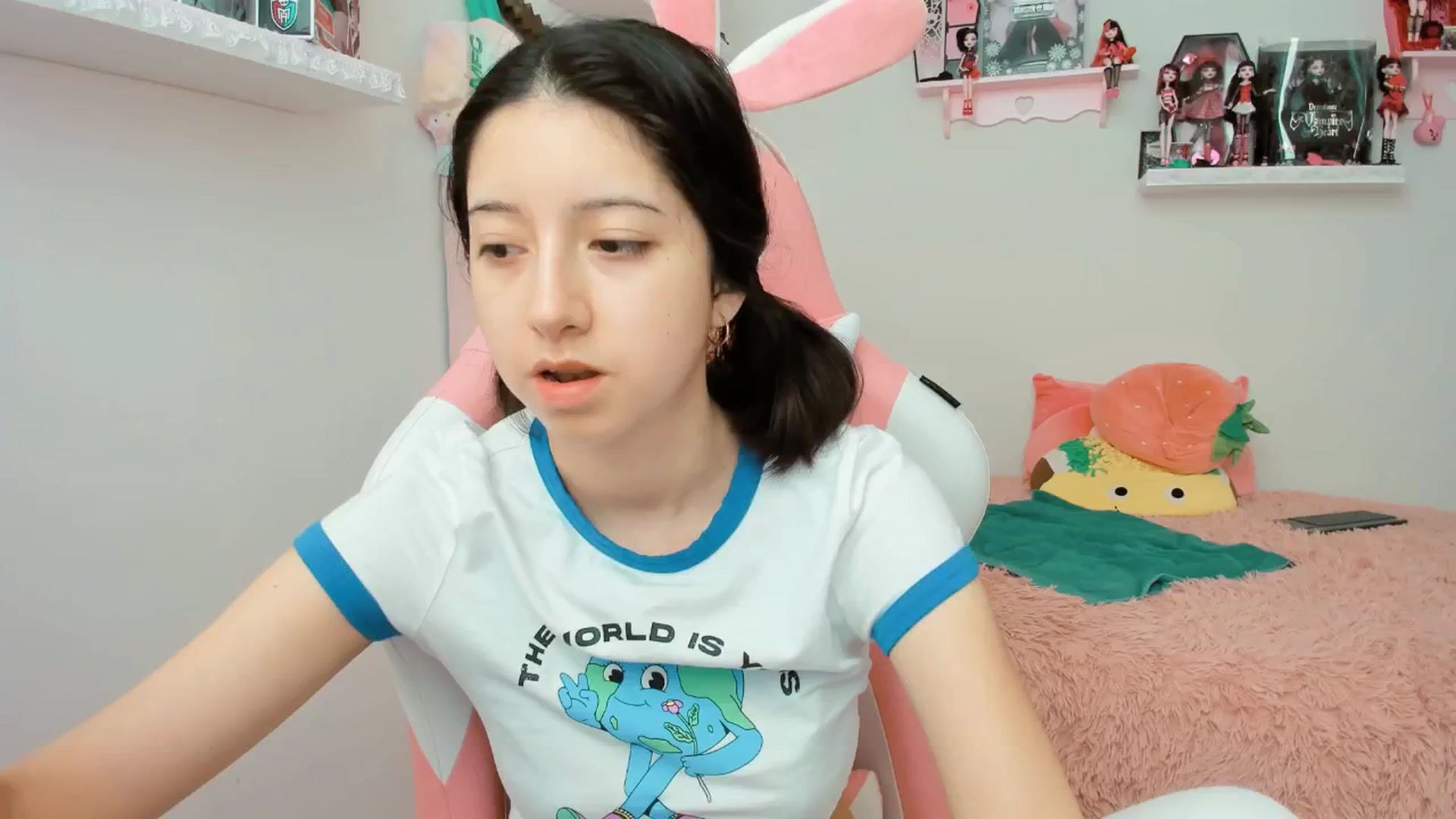 Gallery image thumbnail from Cherrycute666's myfreecams stream on, 01/19/2025, 22:24 image 9 of 20