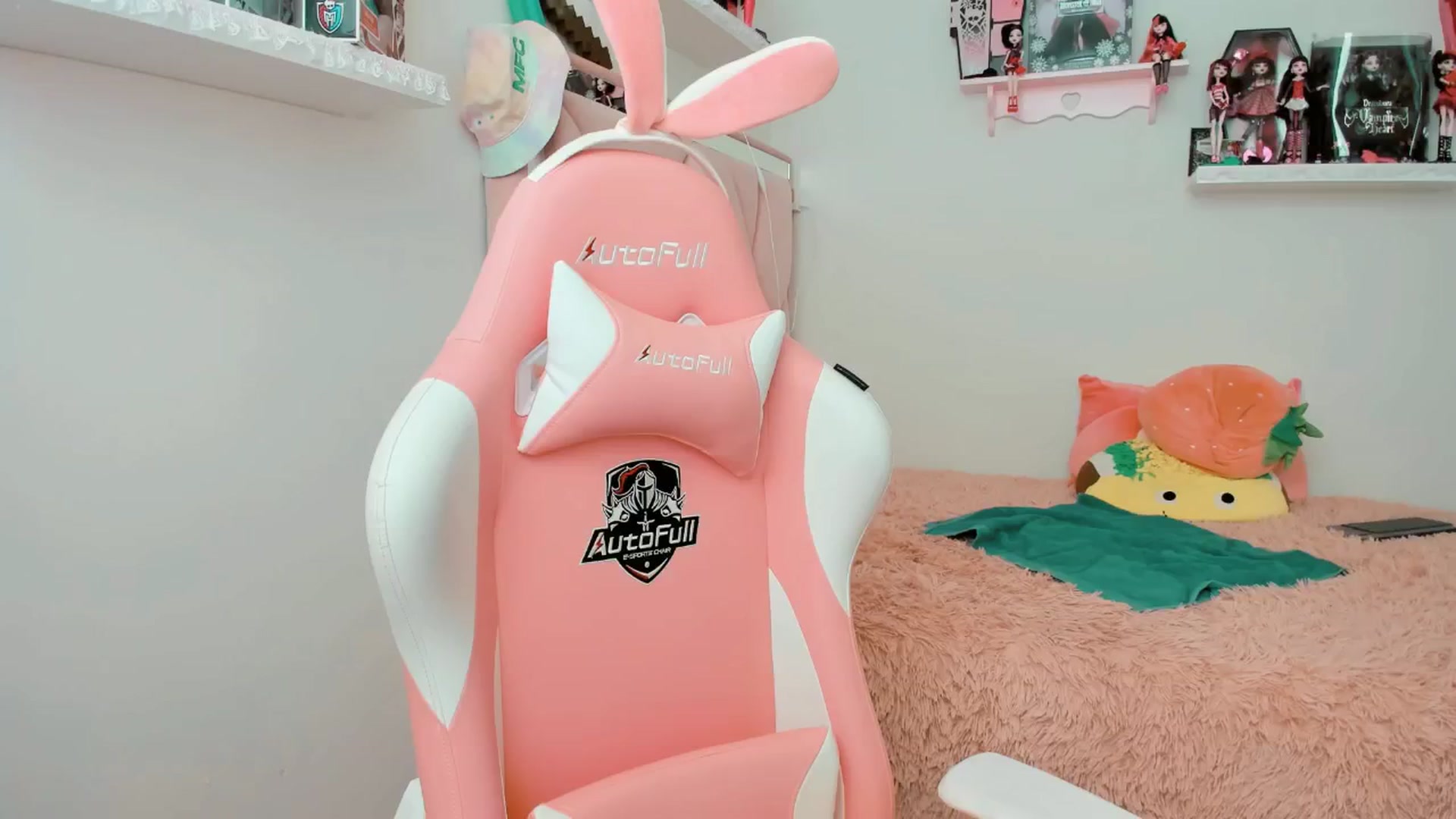 Gallery image thumbnail from Cherrycute666's myfreecams stream on, 01/19/2025, 22:24 image 14 of 20