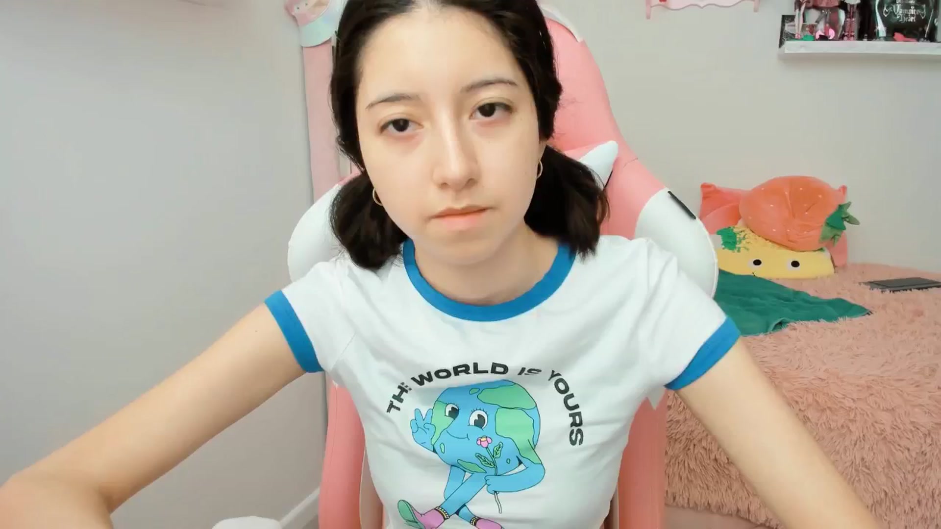 Gallery image thumbnail from Cherrycute666's myfreecams stream on, 01/19/2025, 22:24 image 15 of 20