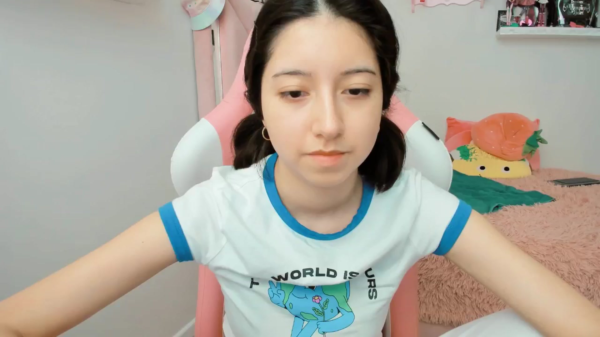 Gallery image thumbnail from Cherrycute666's myfreecams stream on, 01/19/2025, 22:24 image 17 of 20