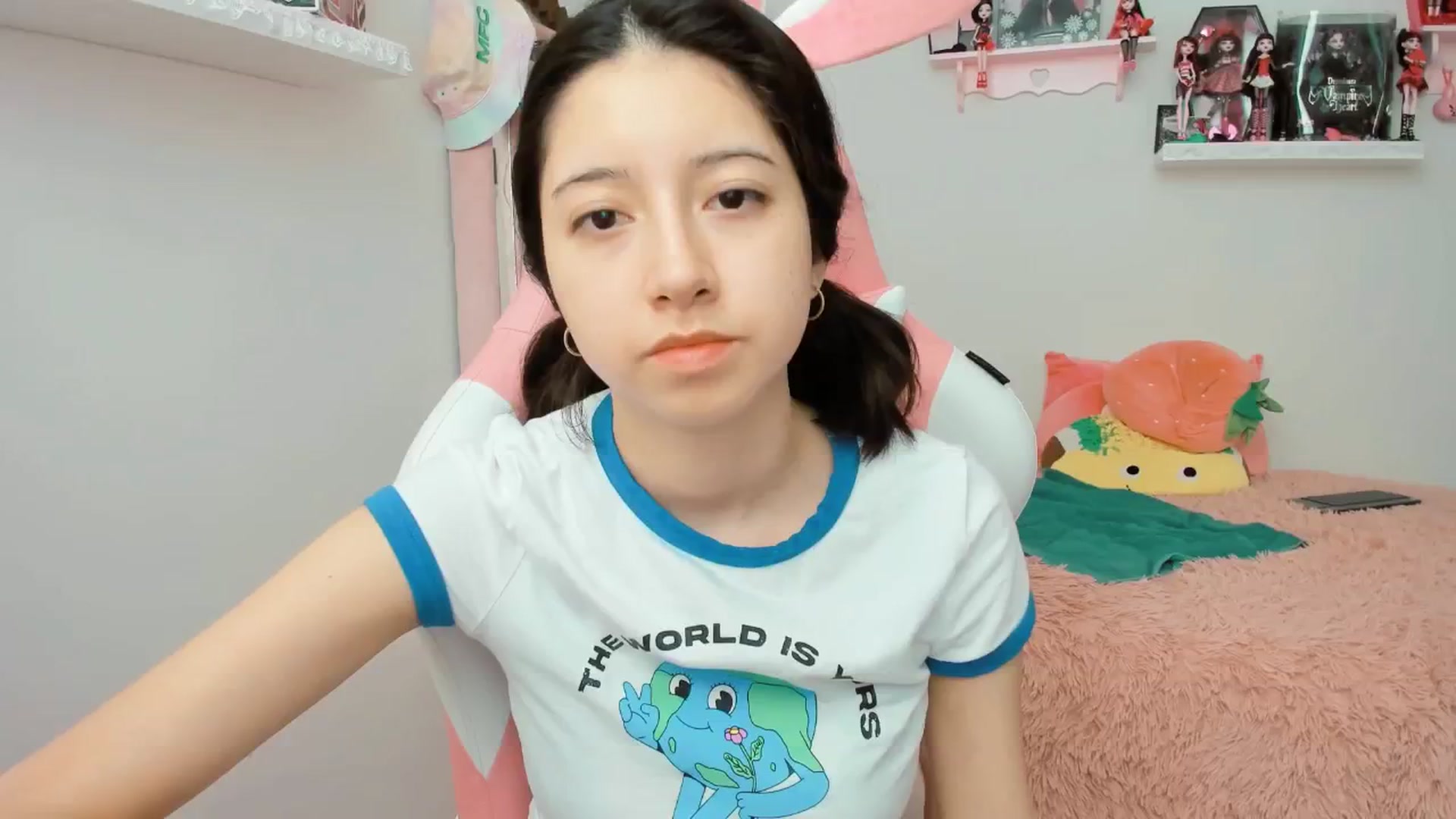 Gallery image thumbnail from Cherrycute666's myfreecams stream on, 01/19/2025, 22:24 image 4 of 20