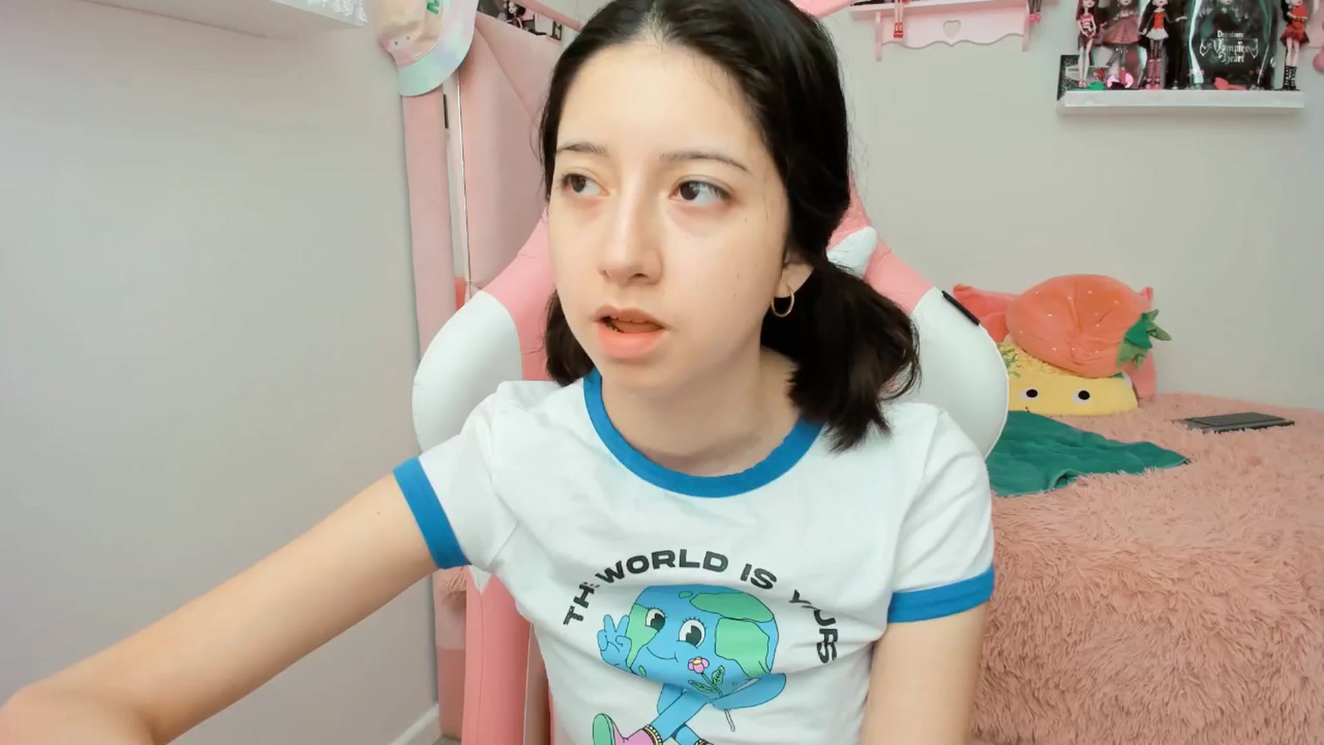 Gallery image thumbnail from Cherrycute666's myfreecams stream on, 01/19/2025, 22:24 image 5 of 20
