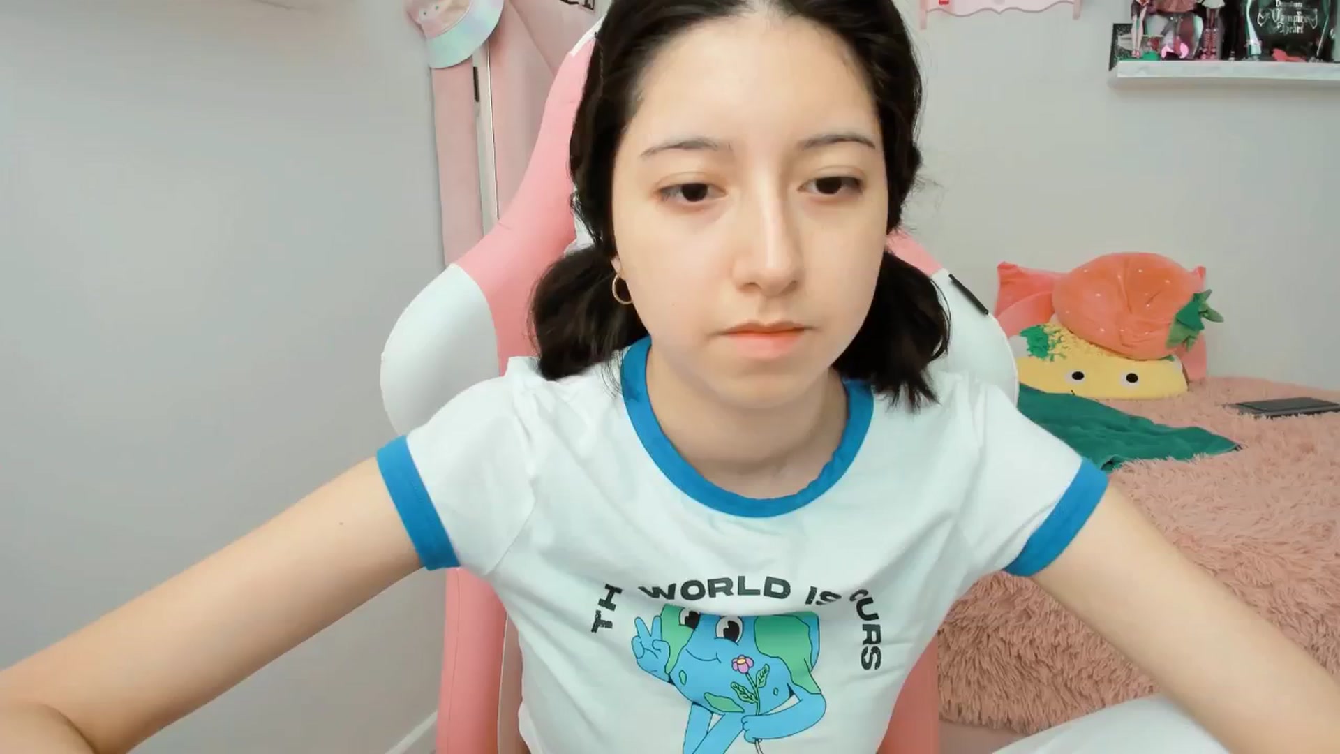 Gallery image thumbnail from Cherrycute666's myfreecams stream on, 01/19/2025, 22:24 image 16 of 20