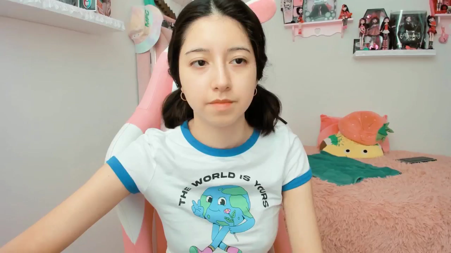 Gallery image thumbnail from Cherrycute666's myfreecams stream on, 01/19/2025, 22:24 image 8 of 20