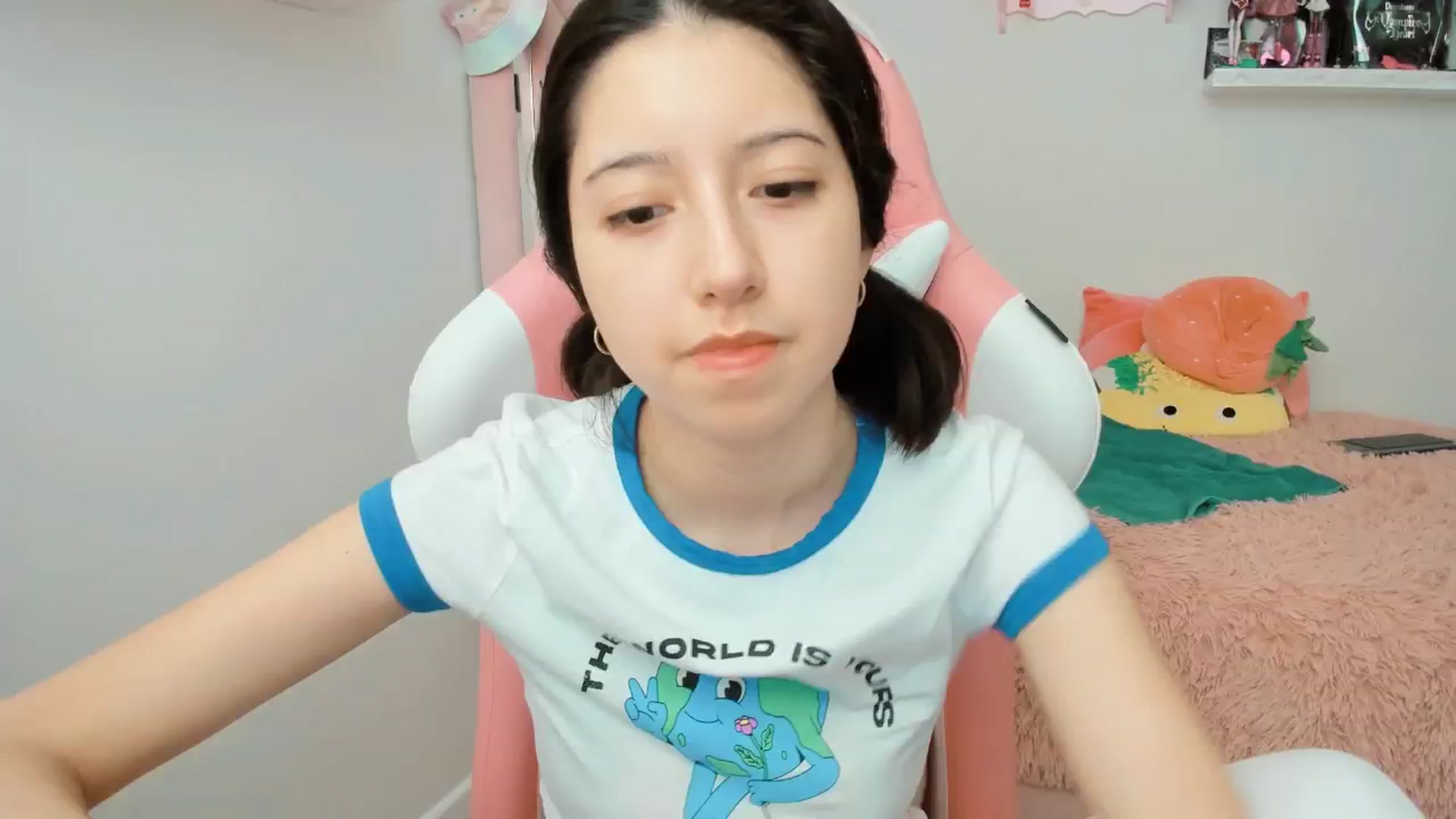Gallery image thumbnail from Cherrycute666's myfreecams stream on, 01/19/2025, 22:24 image 18 of 20