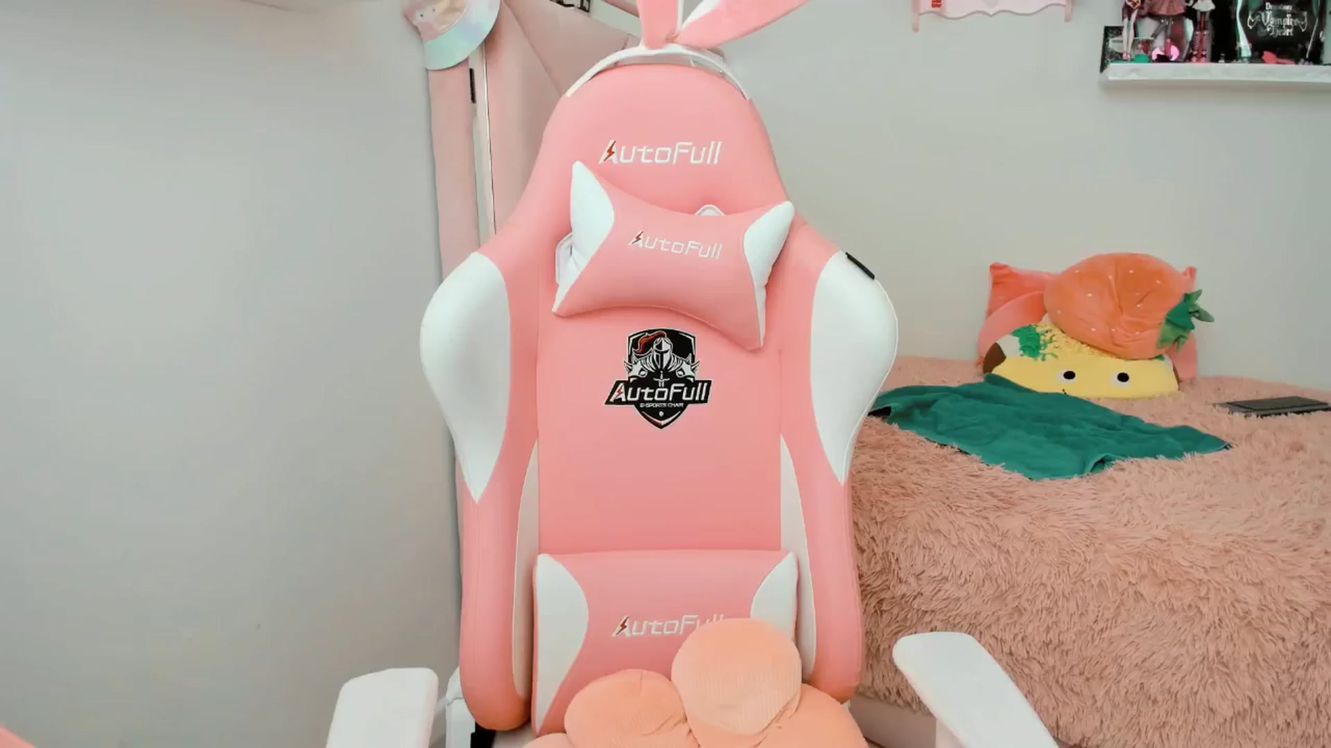 Gallery image thumbnail from Cherrycute666's myfreecams stream on, 01/19/2025, 22:24 image 19 of 20