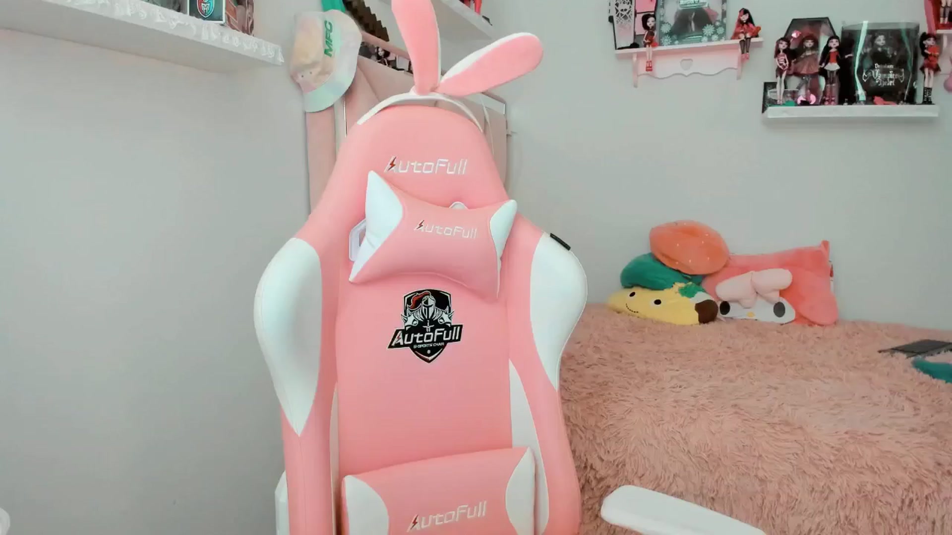 Gallery image thumbnail from Cherrycute666's myfreecams stream on, 01/19/2025, 23:53 image 14 of 20
