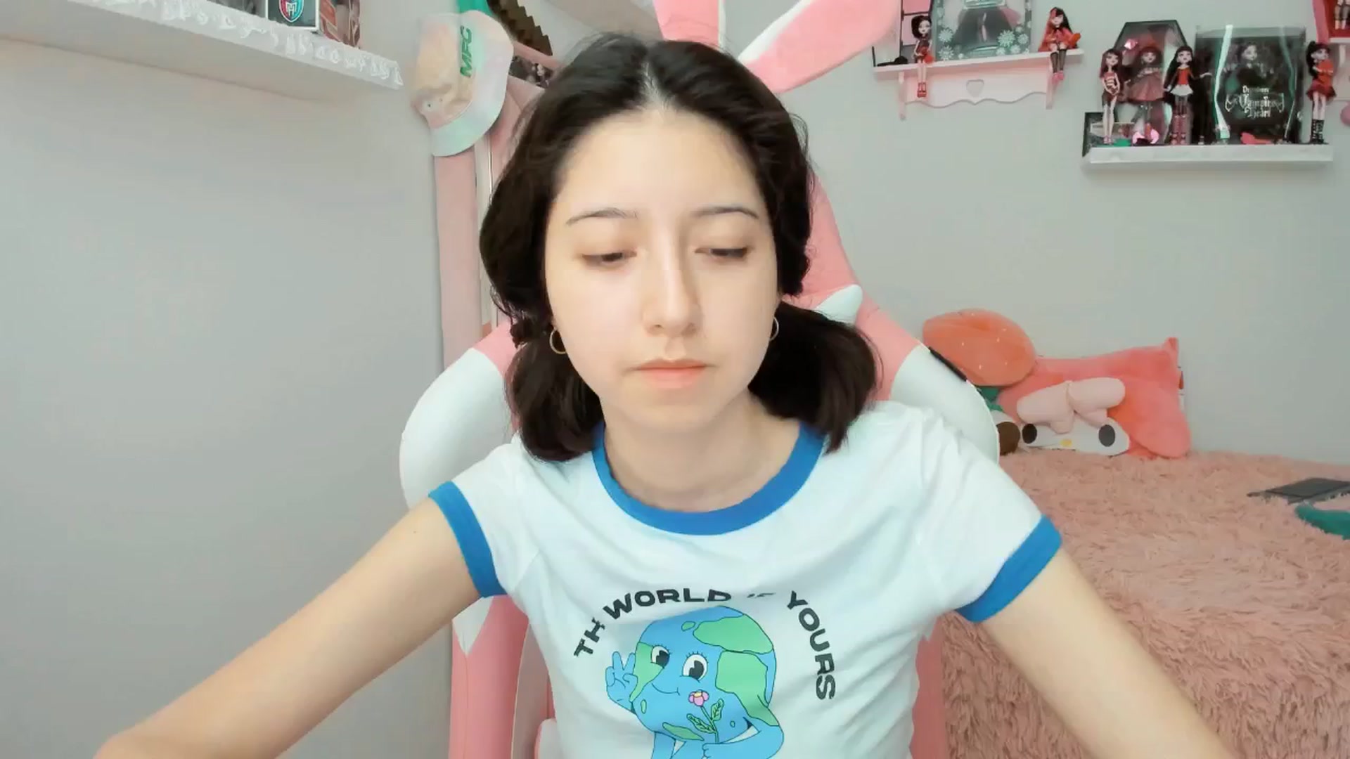 Gallery image thumbnail from Cherrycute666's myfreecams stream on, 01/19/2025, 23:53 image 8 of 20