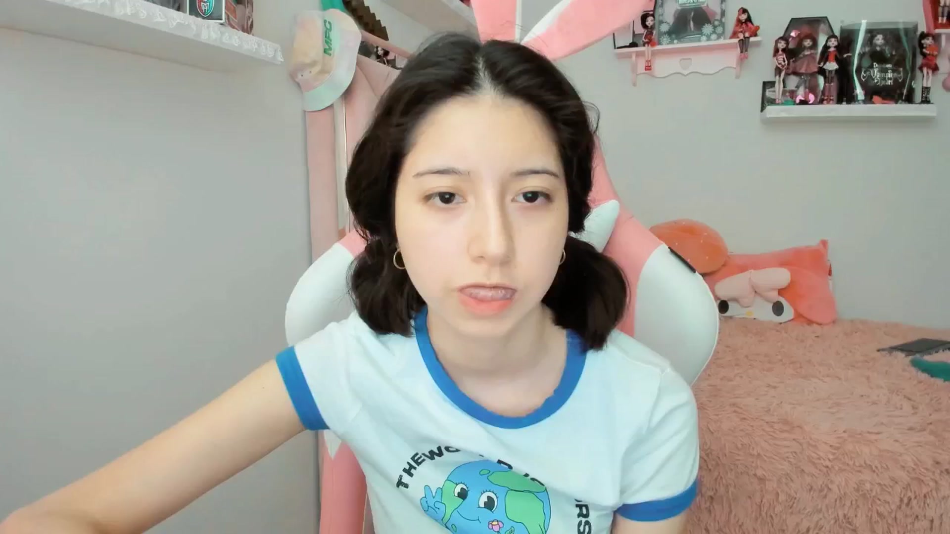 Gallery image thumbnail from Cherrycute666's myfreecams stream on, 01/19/2025, 23:53 image 11 of 20