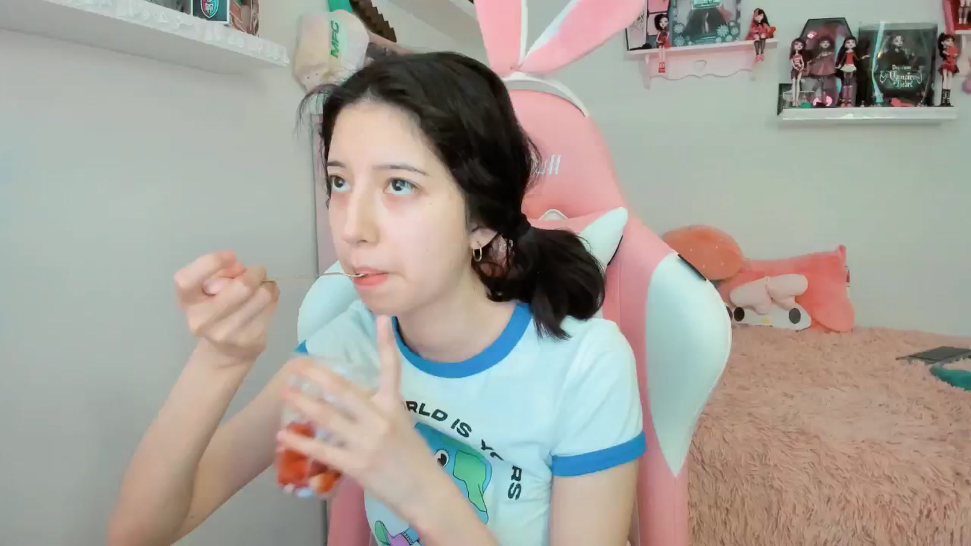 Gallery image thumbnail from Cherrycute666's myfreecams stream on, 01/19/2025, 23:53 image 18 of 20