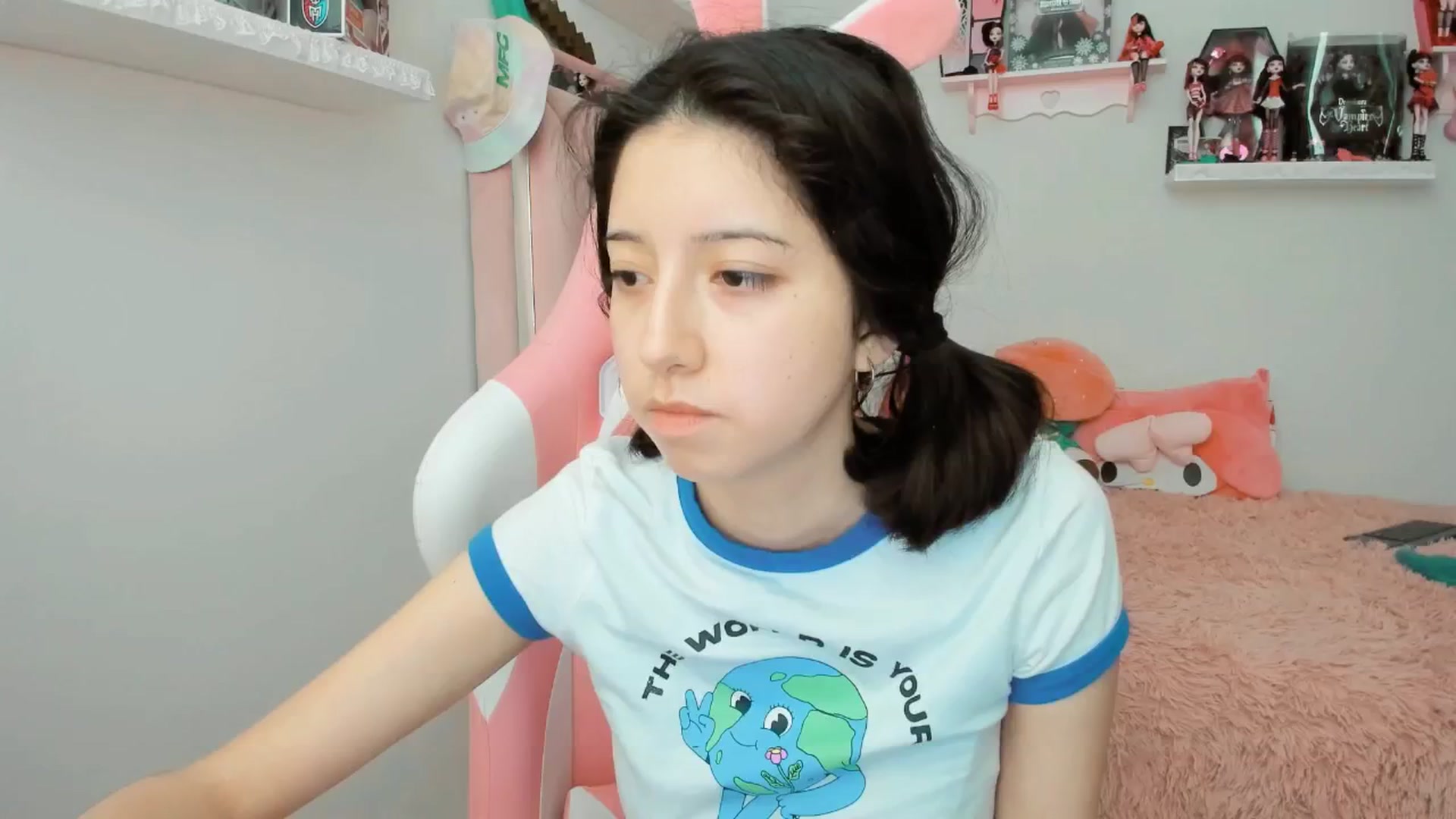 Gallery image thumbnail from Cherrycute666's myfreecams stream on, 01/19/2025, 23:53 image 5 of 20