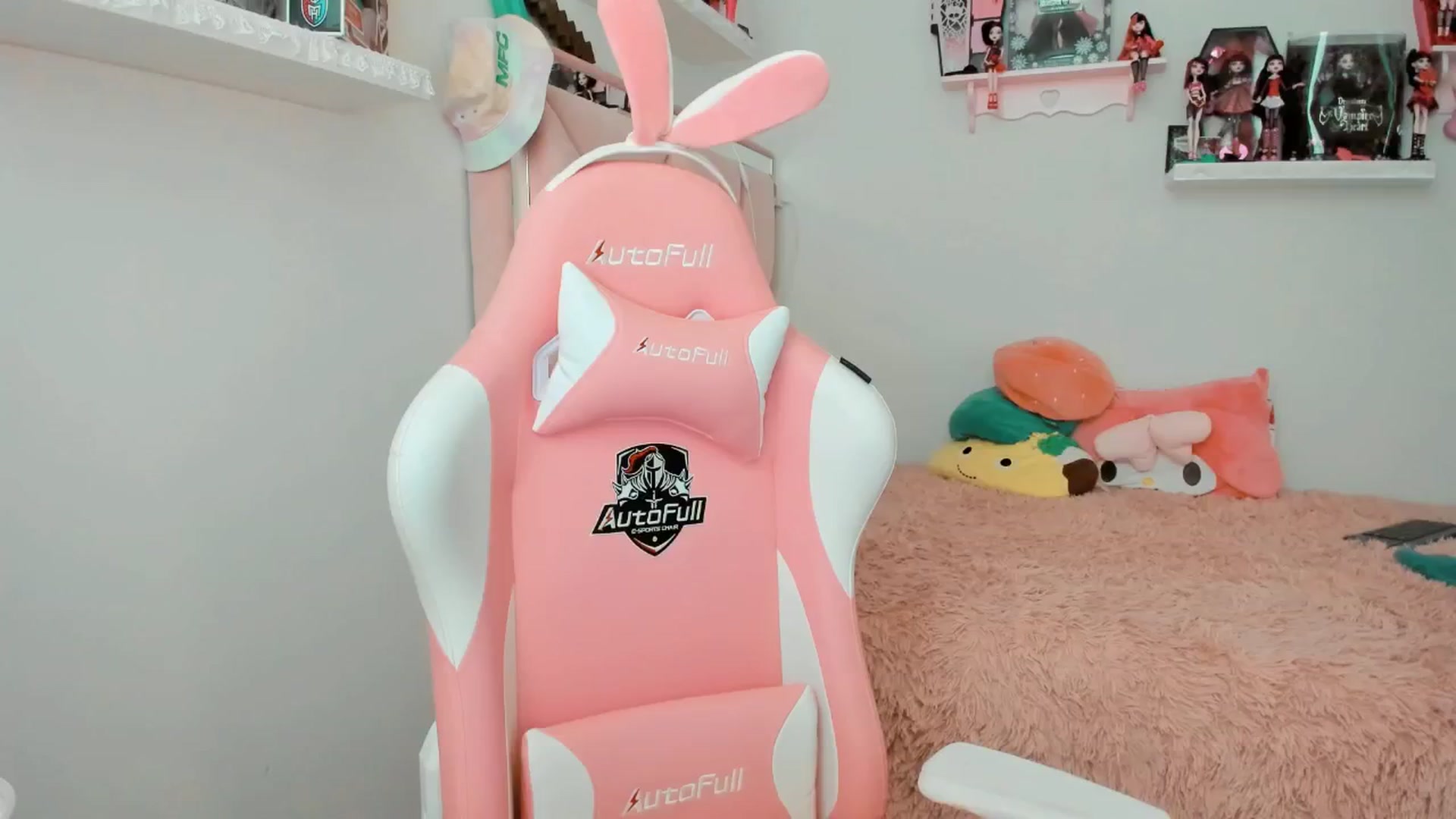 Gallery image thumbnail from Cherrycute666's myfreecams stream on, 01/19/2025, 23:53 image 13 of 20