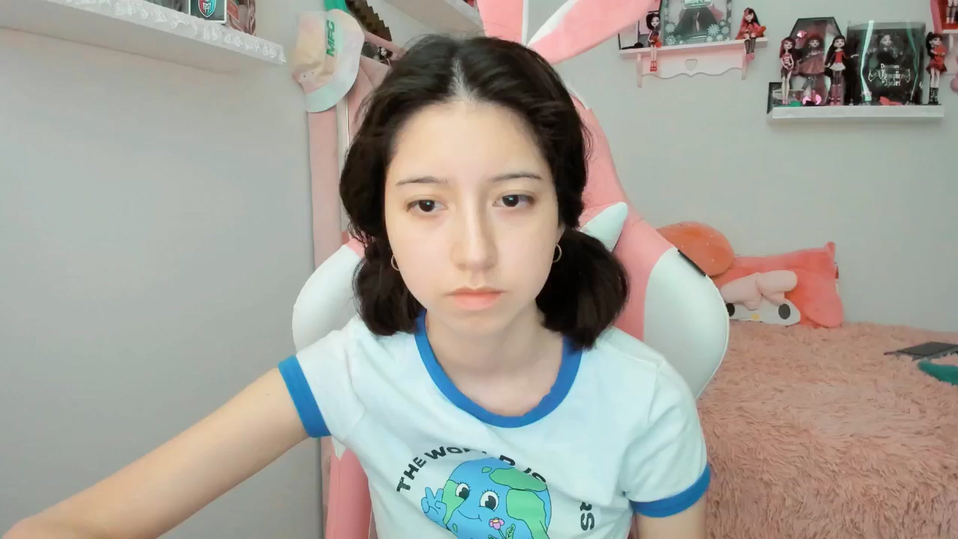 Gallery image thumbnail from Cherrycute666's myfreecams stream on, 01/19/2025, 23:53 image 10 of 20