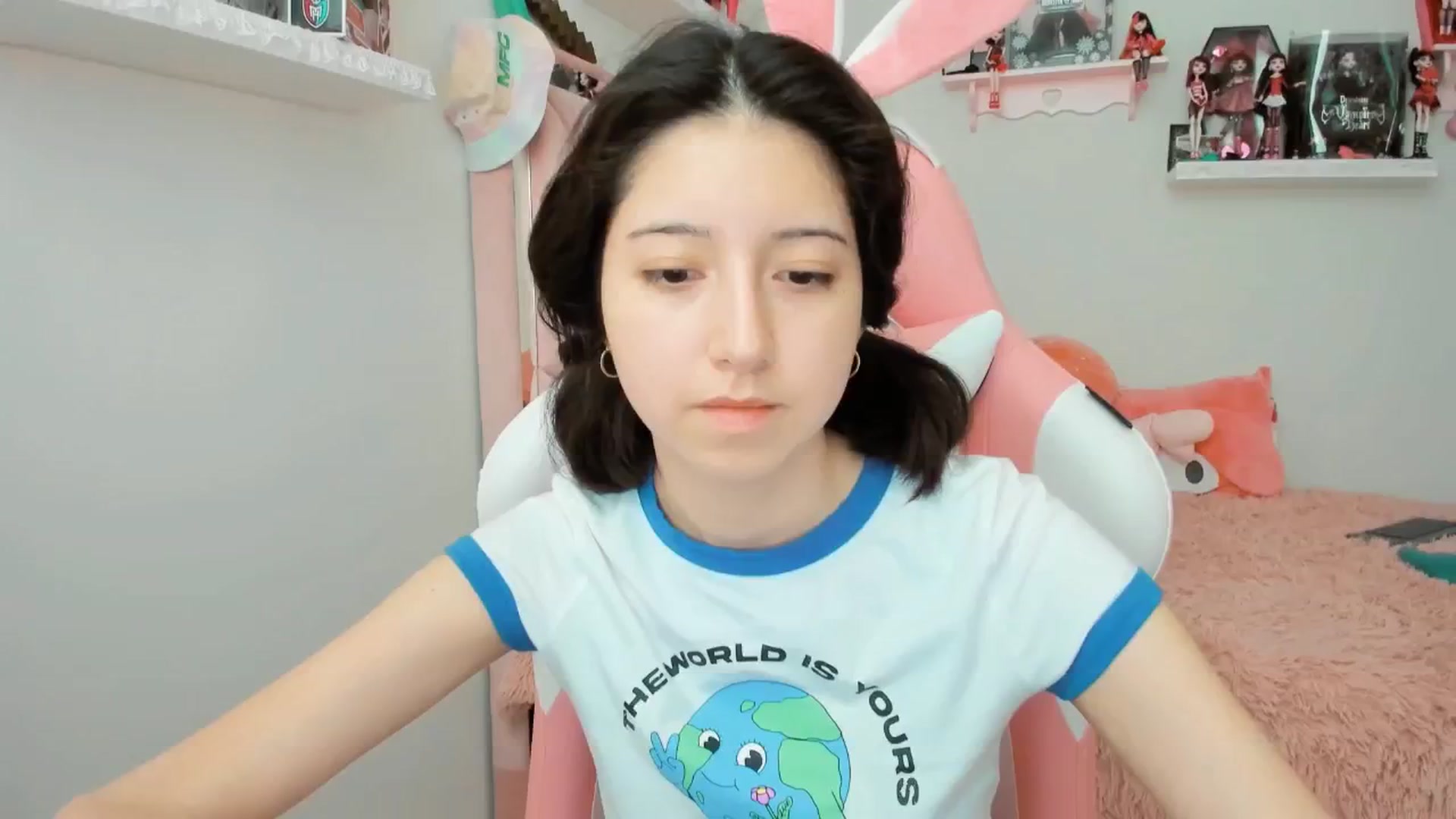 Gallery image thumbnail from Cherrycute666's myfreecams stream on, 01/19/2025, 23:53 image 3 of 20