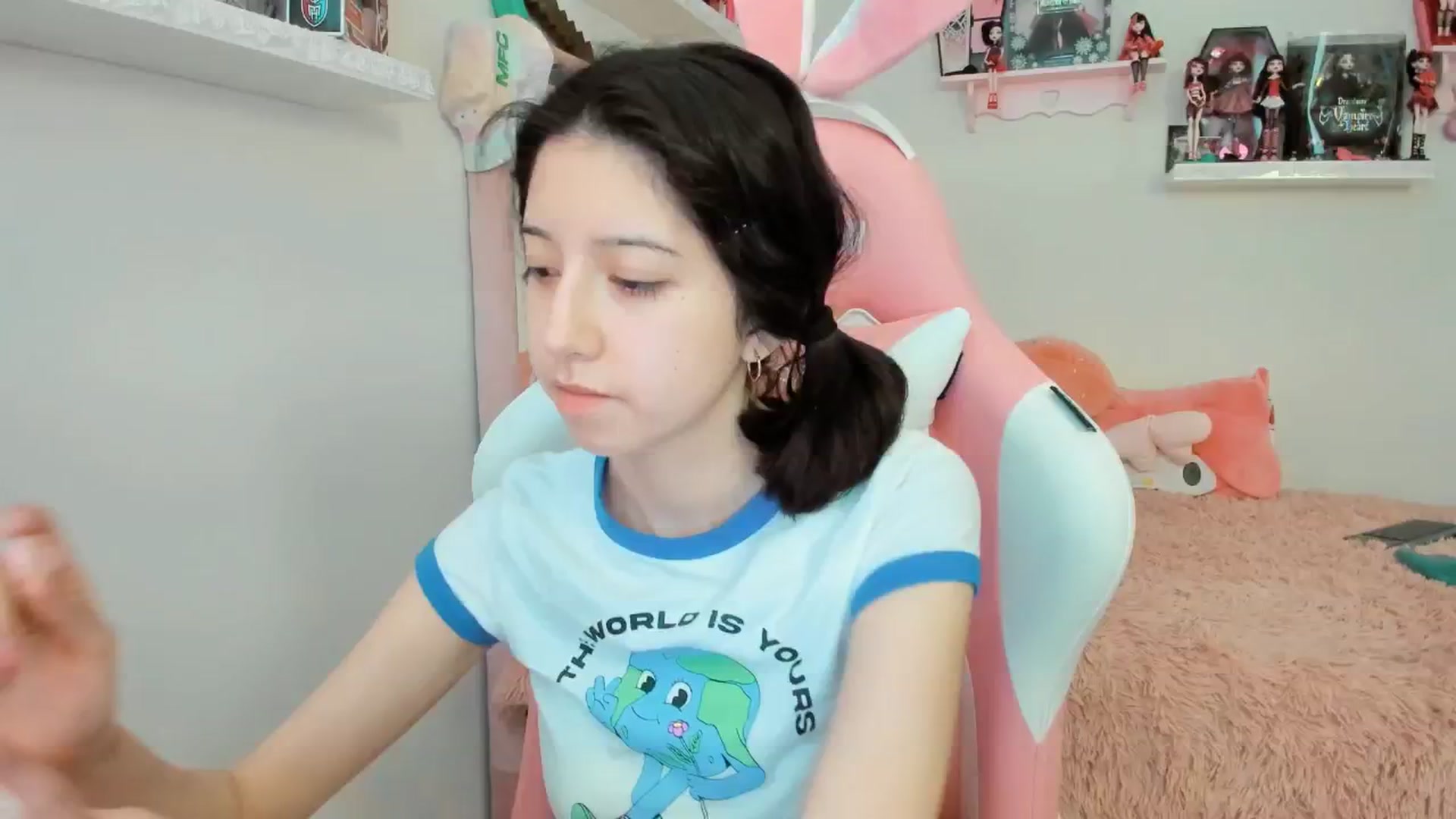 Gallery image thumbnail from Cherrycute666's myfreecams stream on, 01/19/2025, 23:53 image 19 of 20