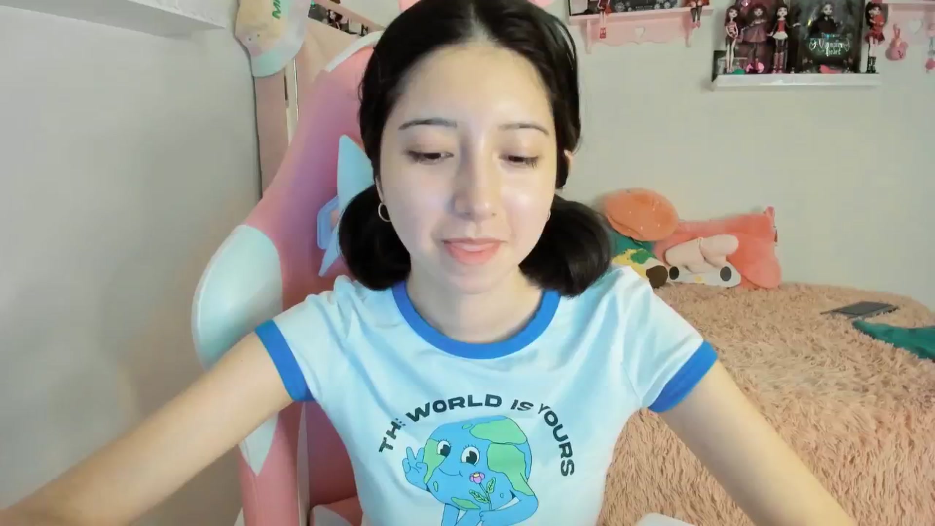 Gallery image thumbnail from Cherrycute666's myfreecams stream on, 01/20/2025, 01:35 image 9 of 20
