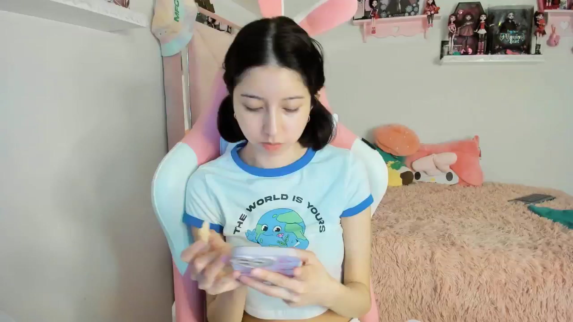 Gallery image thumbnail from Cherrycute666's myfreecams stream on, 01/20/2025, 01:35 image 4 of 20