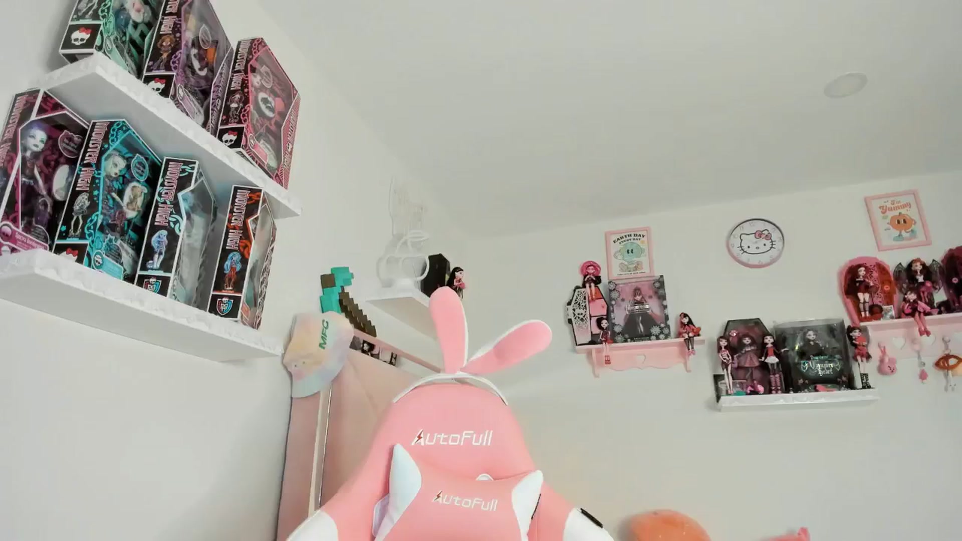 Gallery image thumbnail from Cherrycute666's myfreecams stream on, 01/20/2025, 01:35 image 3 of 20