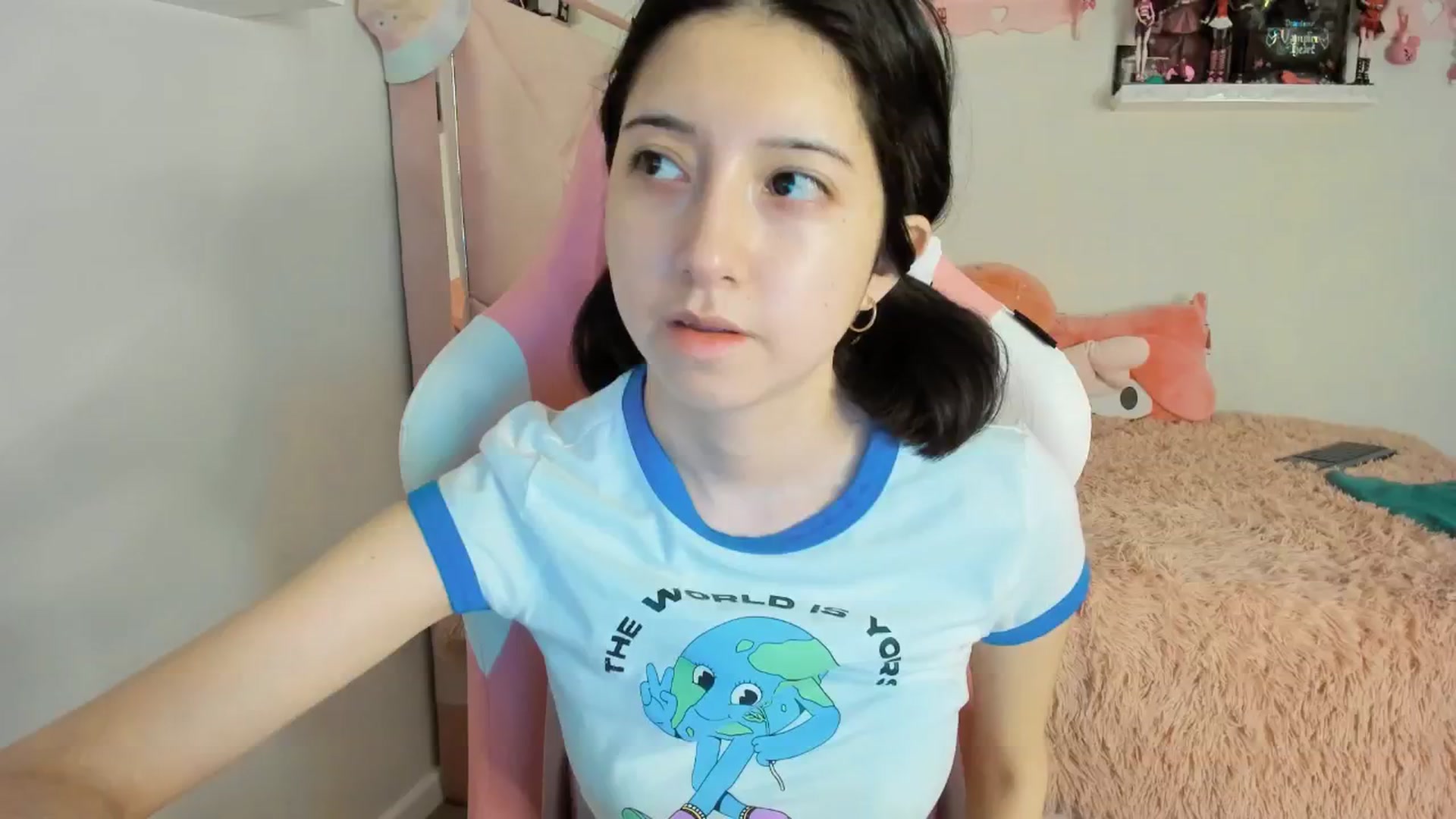 Gallery image thumbnail from Cherrycute666's myfreecams stream on, 01/20/2025, 01:35 image 1 of 20