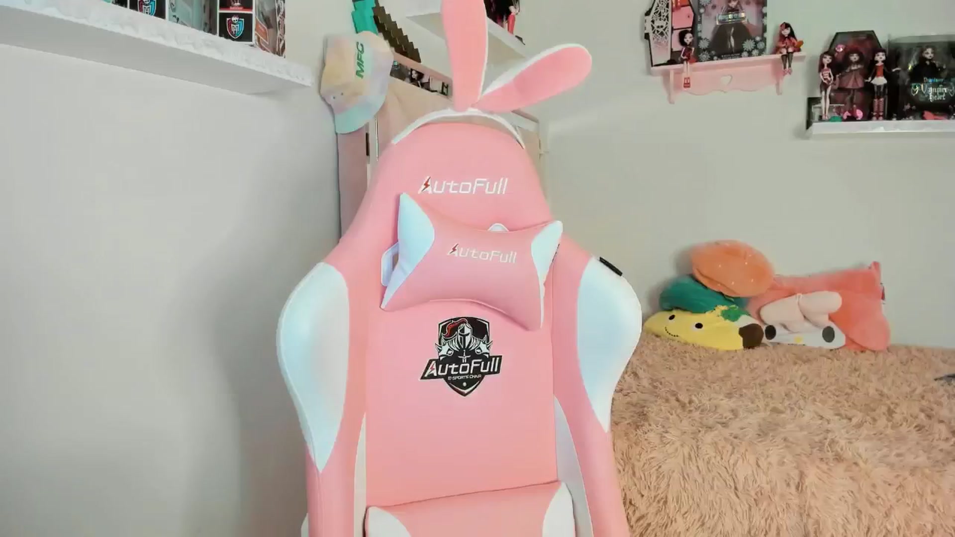 Gallery image thumbnail from Cherrycute666's myfreecams stream on, 01/20/2025, 01:35 image 18 of 20