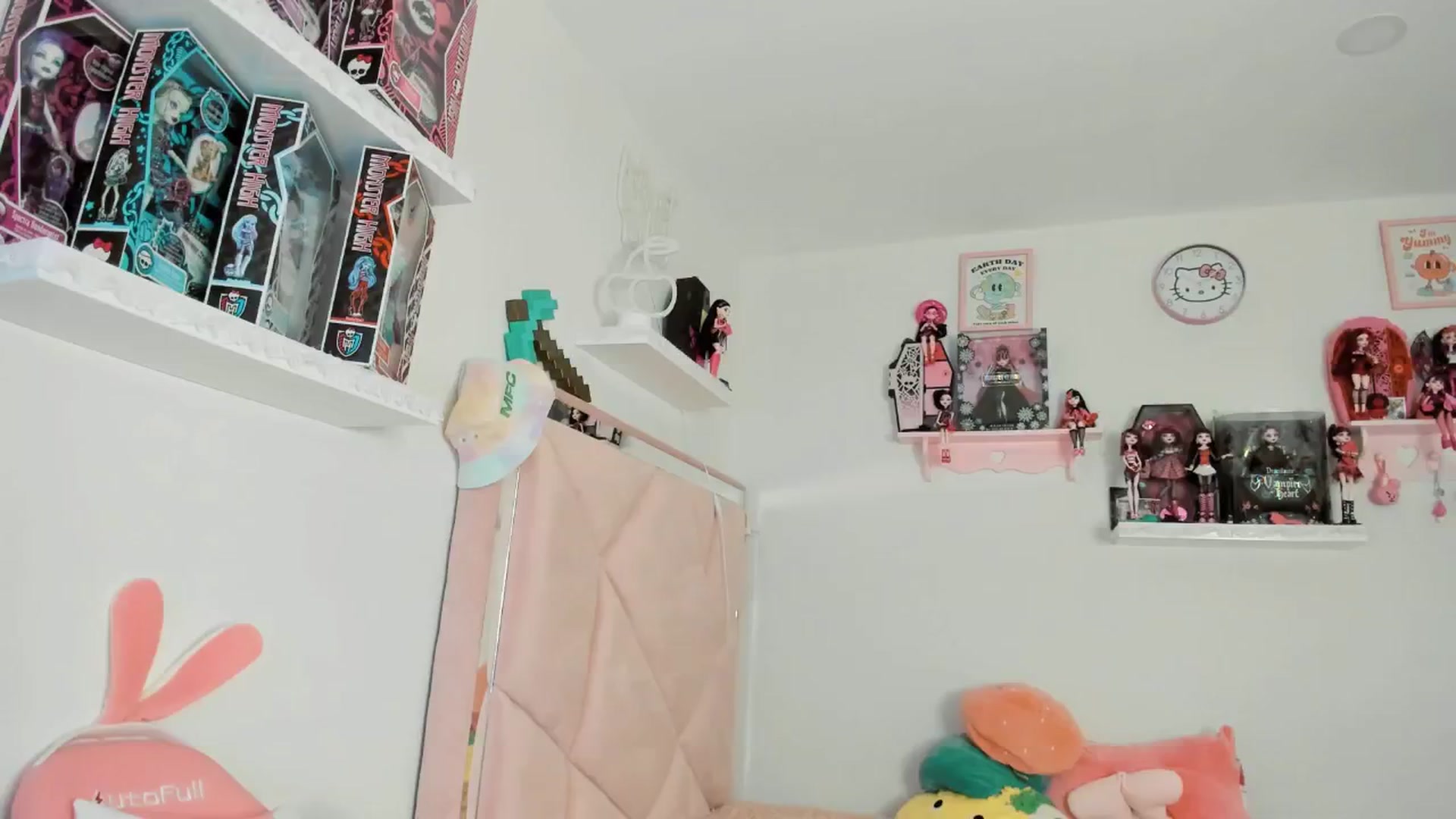 Gallery image thumbnail from Cherrycute666's myfreecams stream on, 01/20/2025, 01:35 image 13 of 20