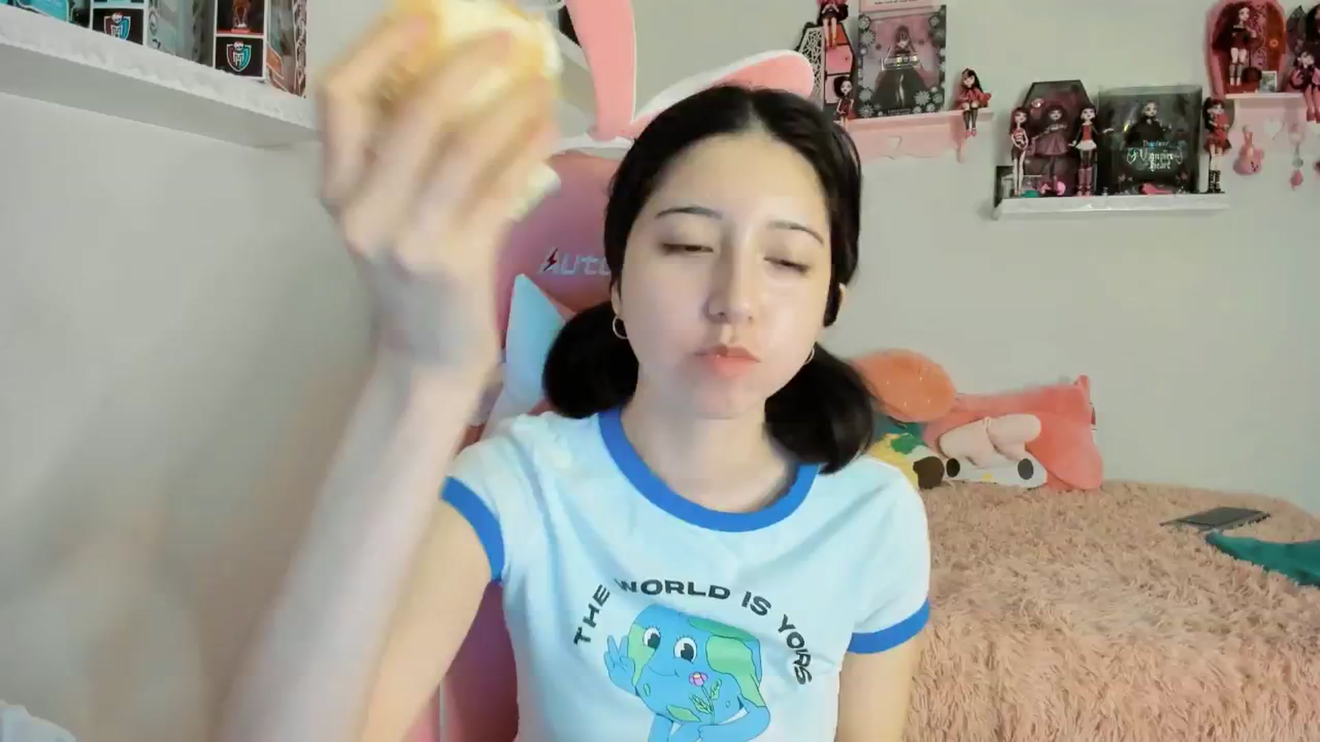 Gallery image thumbnail from Cherrycute666's myfreecams stream on, 01/20/2025, 01:35 image 6 of 20