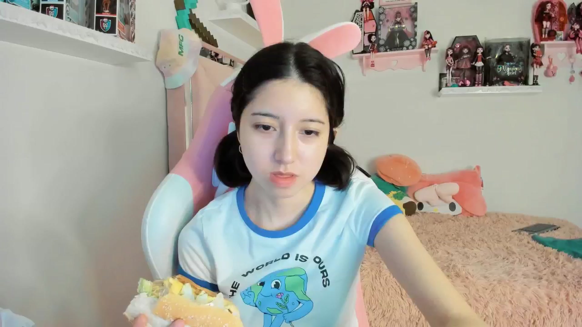 Gallery image thumbnail from Cherrycute666's myfreecams stream on, 01/20/2025, 01:35 image 5 of 20