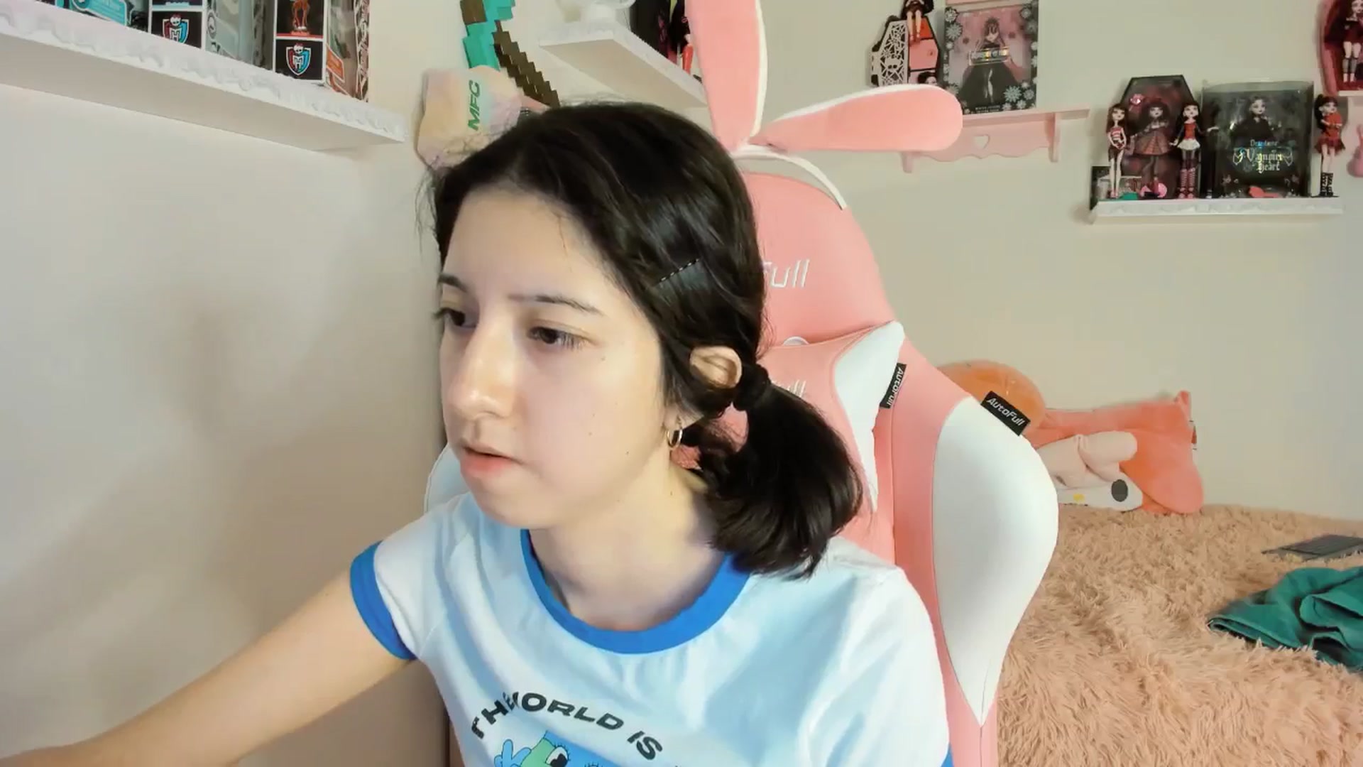 Gallery image thumbnail from Cherrycute666's myfreecams stream on, 01/20/2025, 10:30 image 18 of 20