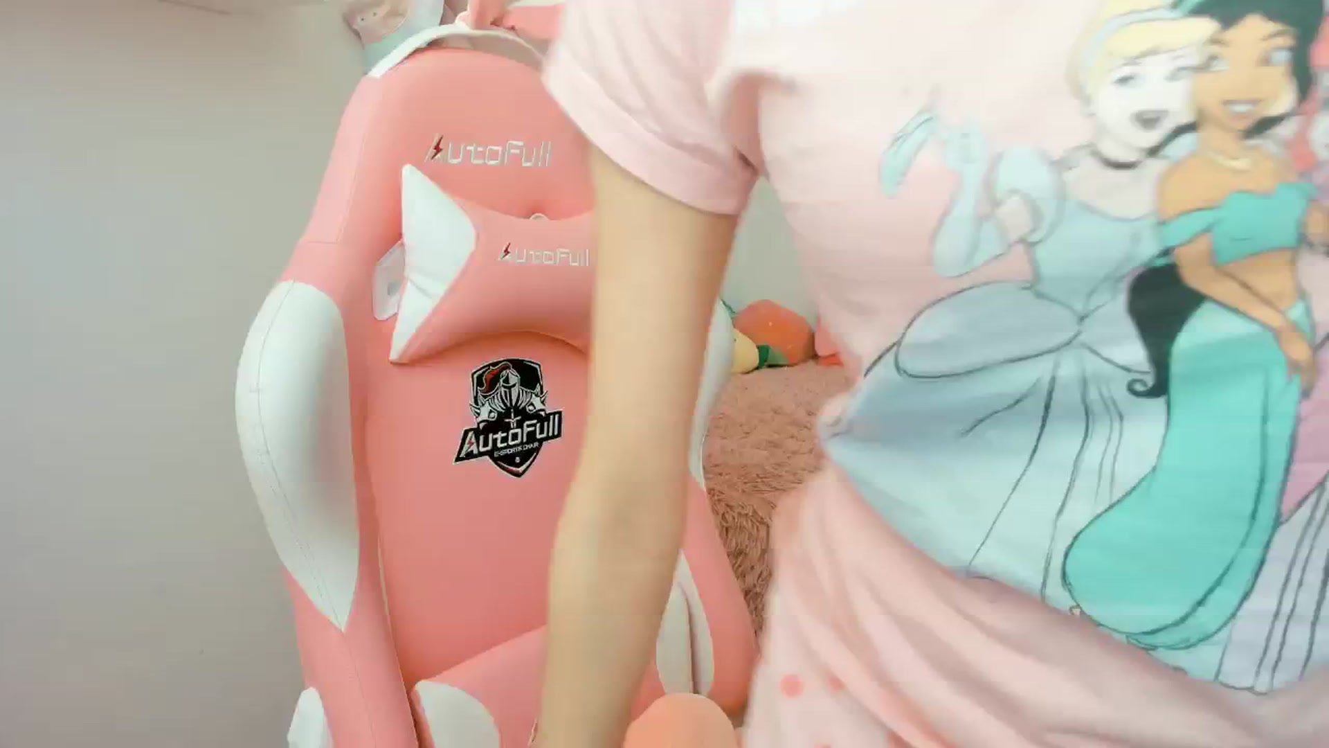 Gallery image thumbnail from Cherrycute666's myfreecams stream on, 01/20/2025, 20:41 image 11 of 20