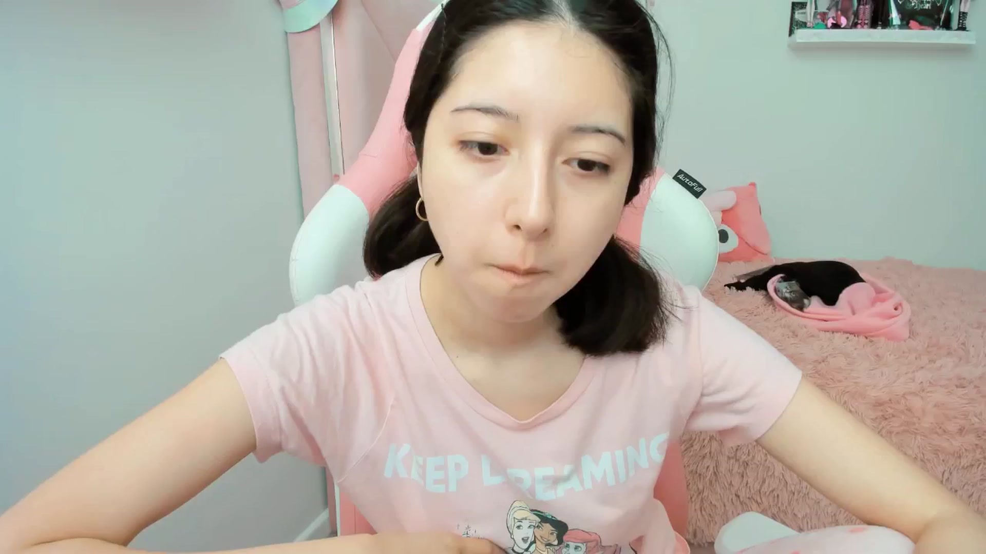 Gallery image thumbnail from Cherrycute666's myfreecams stream on, 01/20/2025, 20:41 image 18 of 20