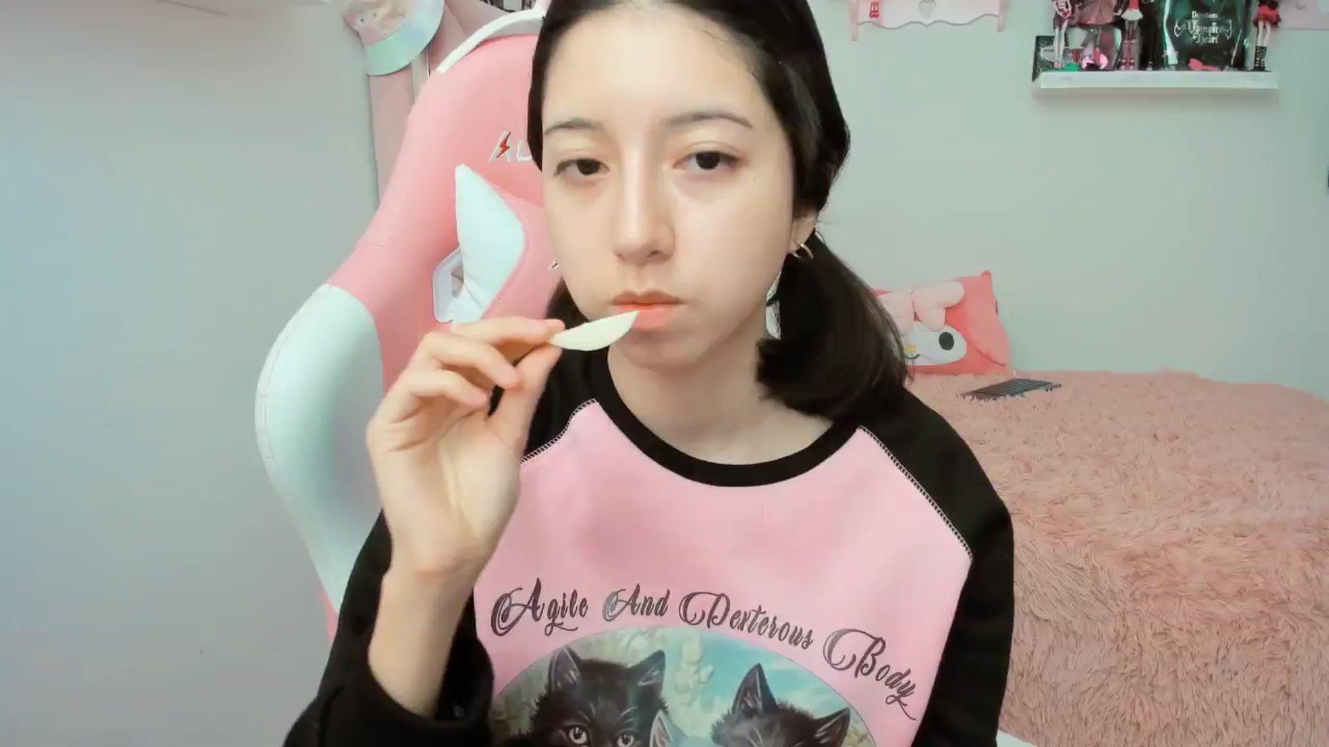 Gallery image thumbnail from Cherrycute666's myfreecams stream on, 01/20/2025, 20:41 image 7 of 20