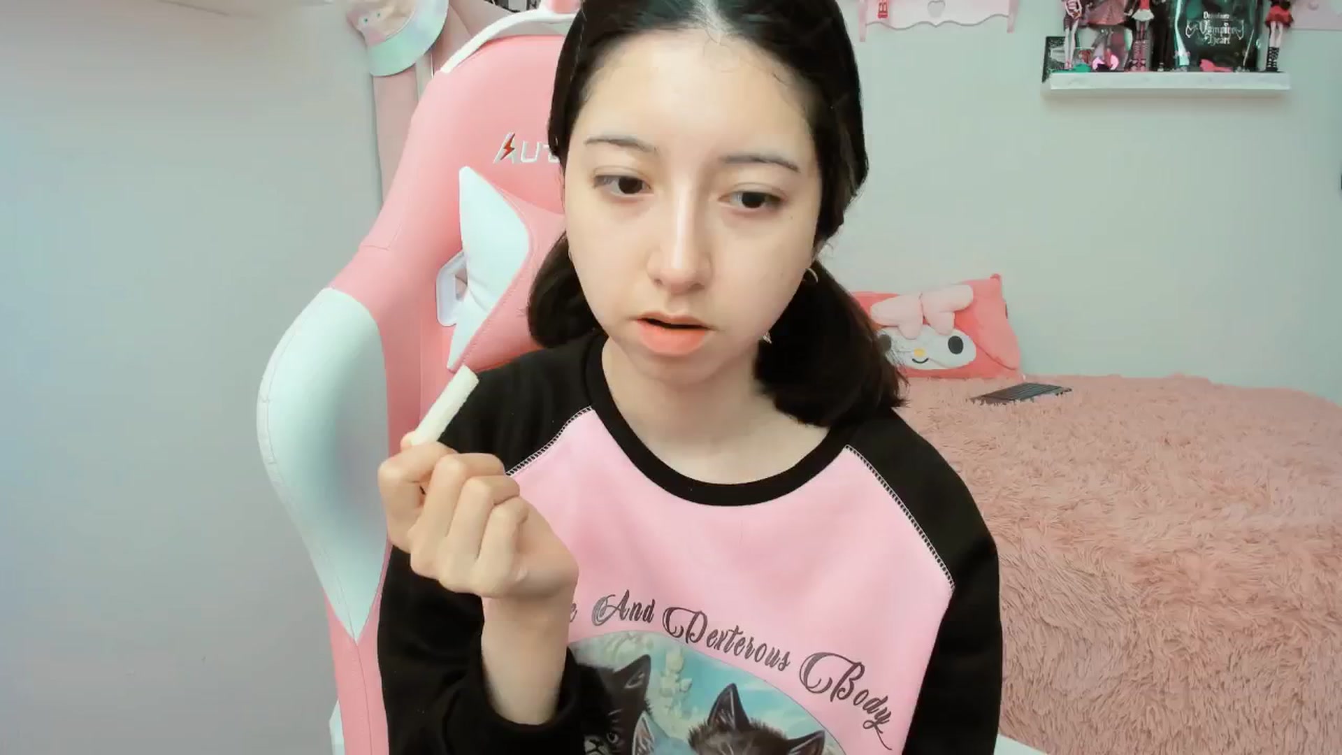 Gallery image thumbnail from Cherrycute666's myfreecams stream on, 01/20/2025, 20:41 image 8 of 20
