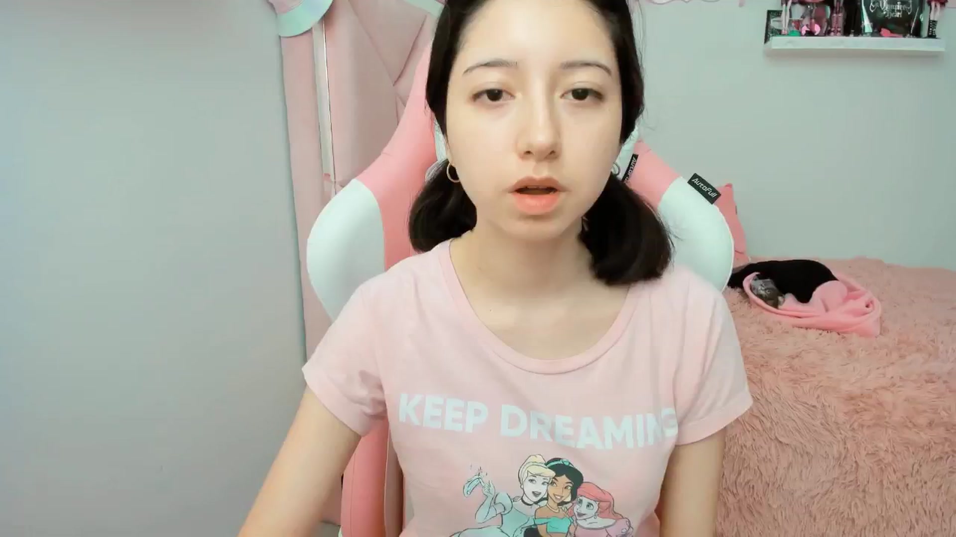 Gallery image thumbnail from Cherrycute666's myfreecams stream on, 01/20/2025, 20:41 image 17 of 20