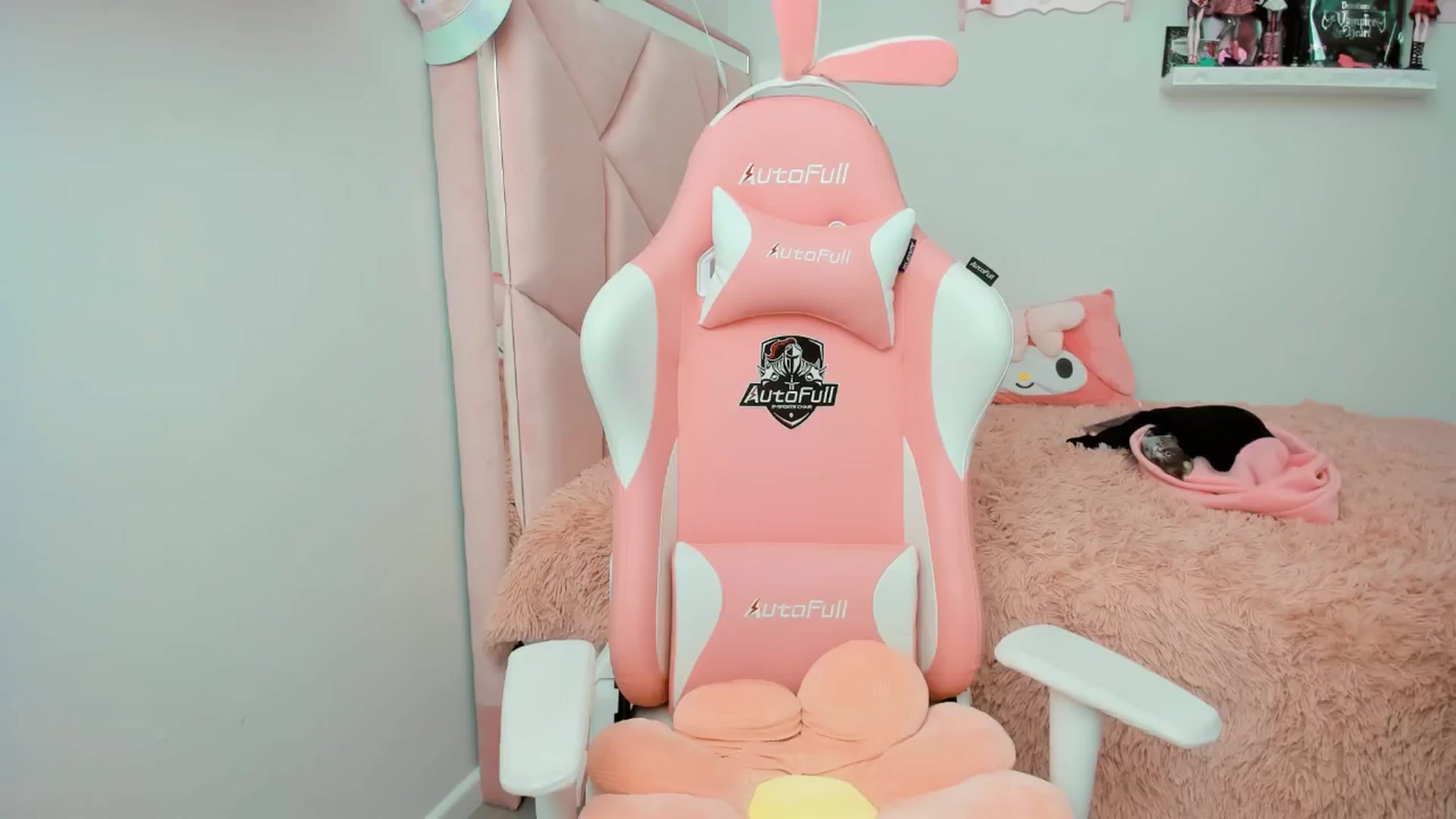 Gallery image thumbnail from Cherrycute666's myfreecams stream on, 01/20/2025, 20:41 image 16 of 20